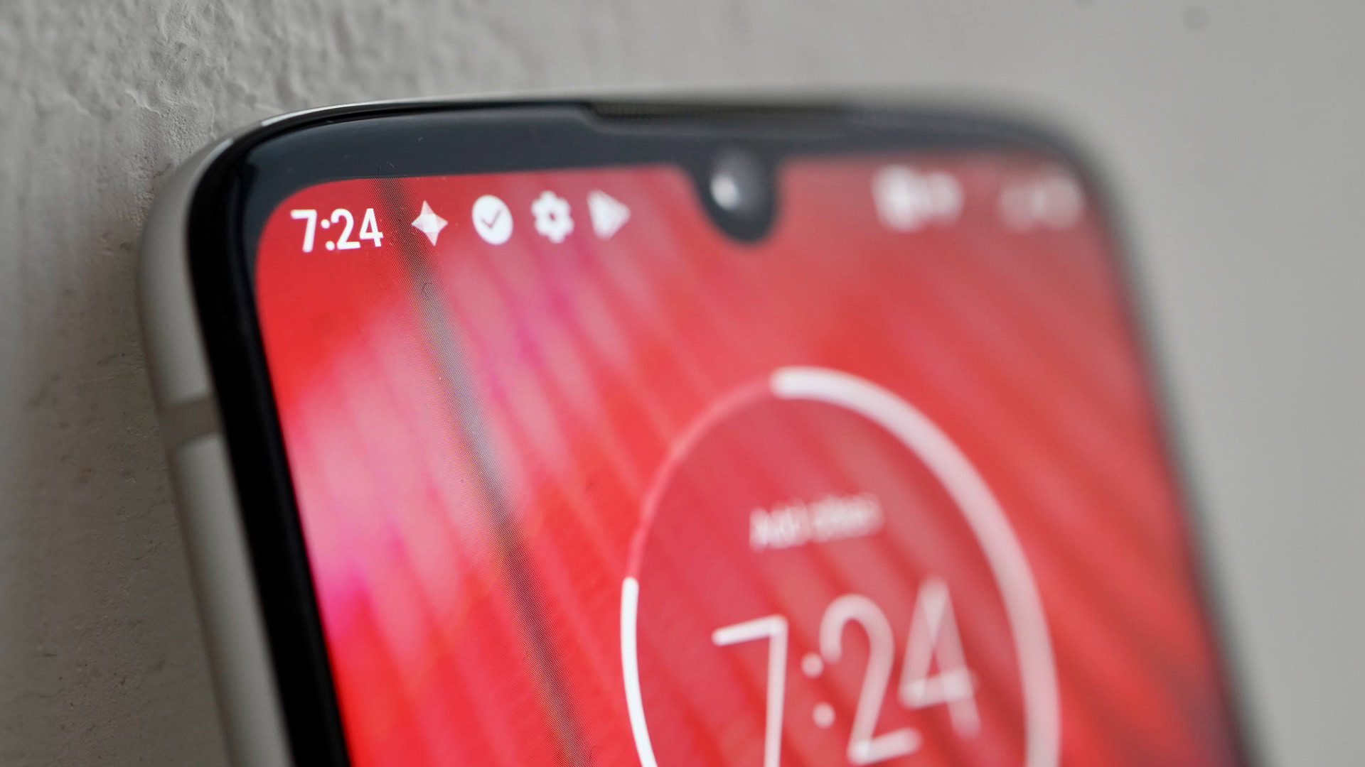 Motorola Moto Z4 notch closeup