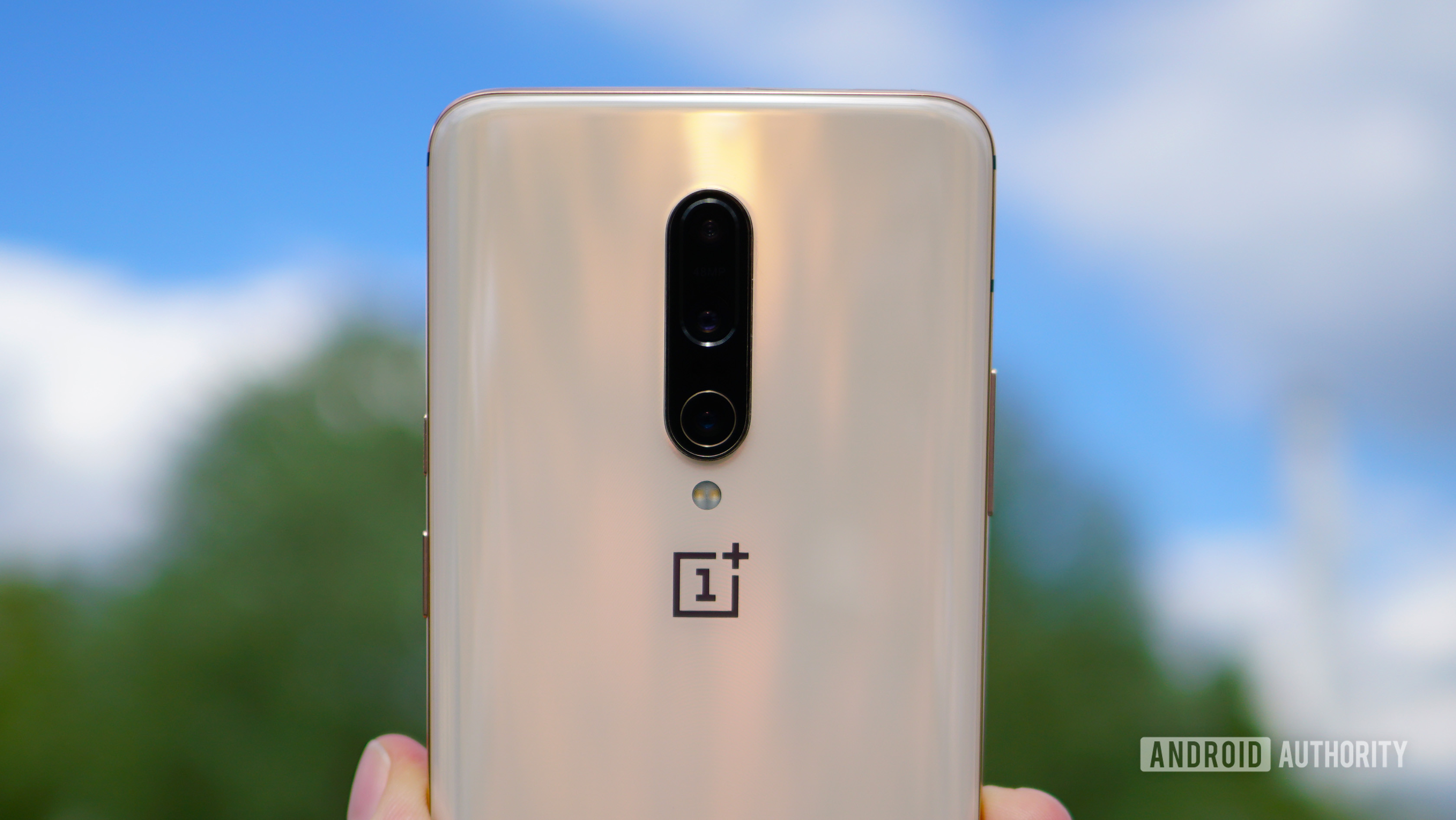 OnePlus 7 Pro almond color camera detail