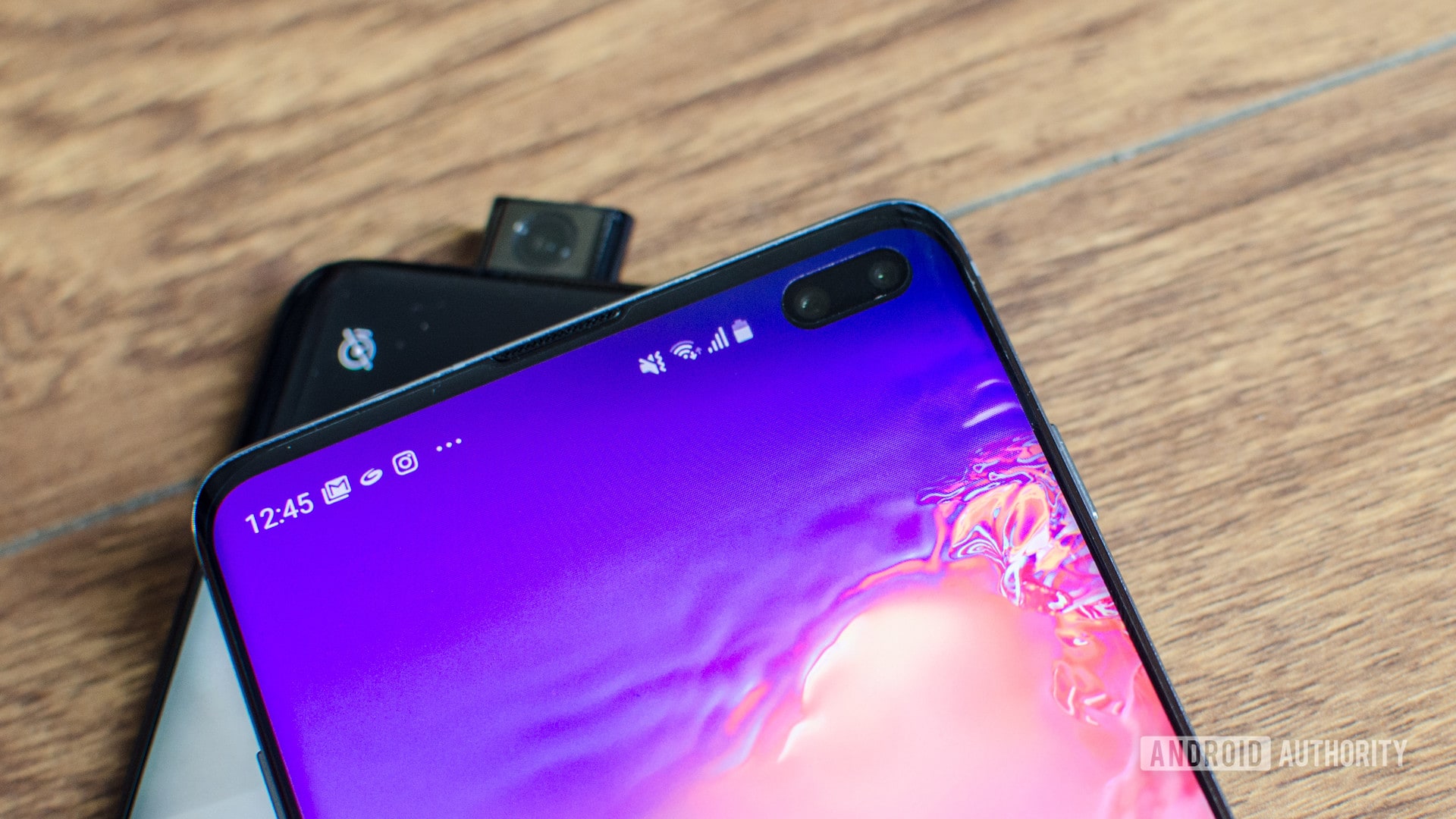 OnePlus 7 Pro vs Galaxy S10 Plus -12