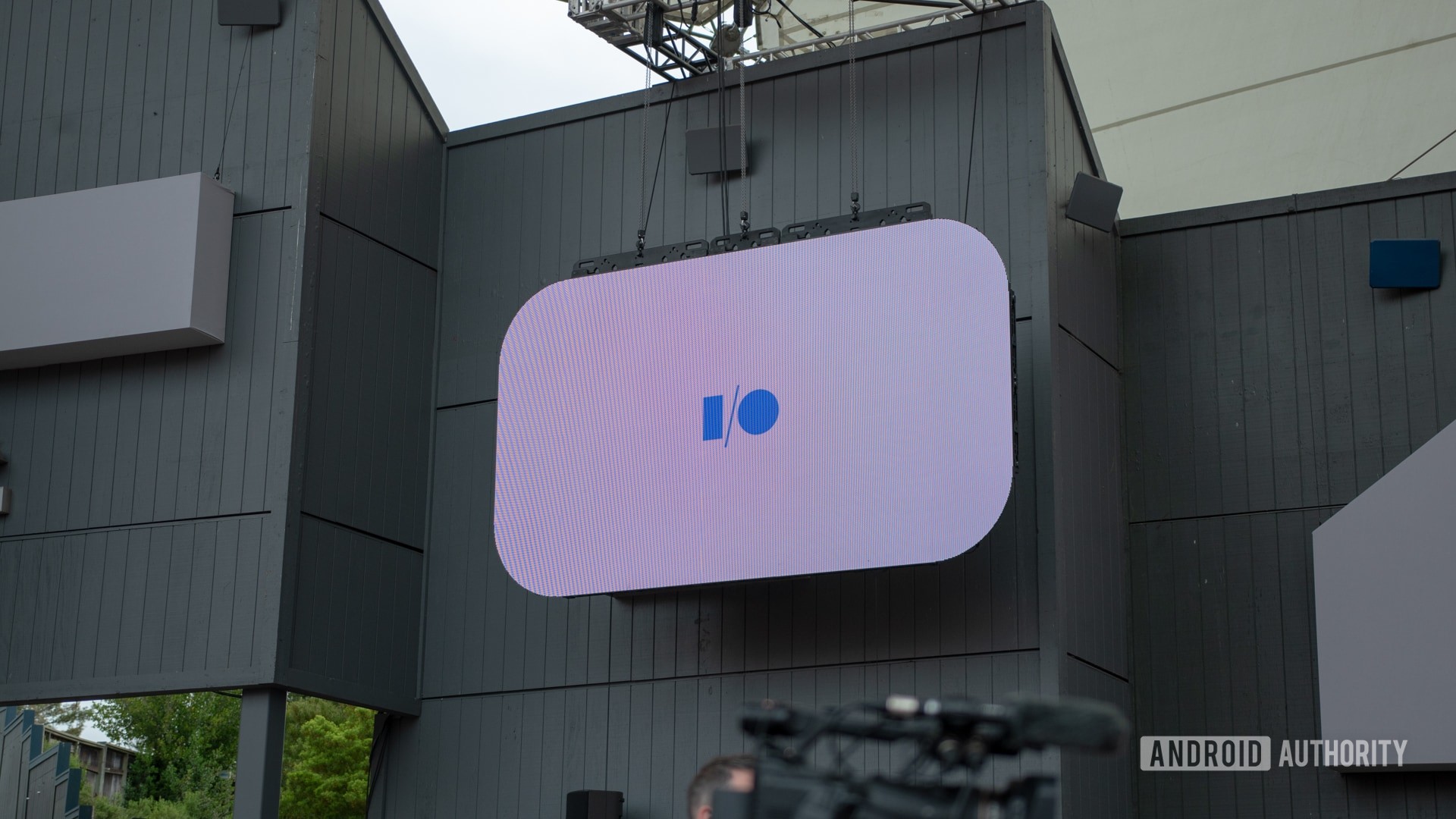 Google I/O 2019 Side Display Logo
