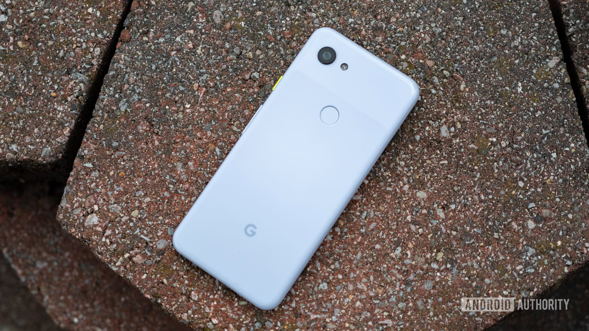 Google Pixel 3a Purple-ish Rear Ground