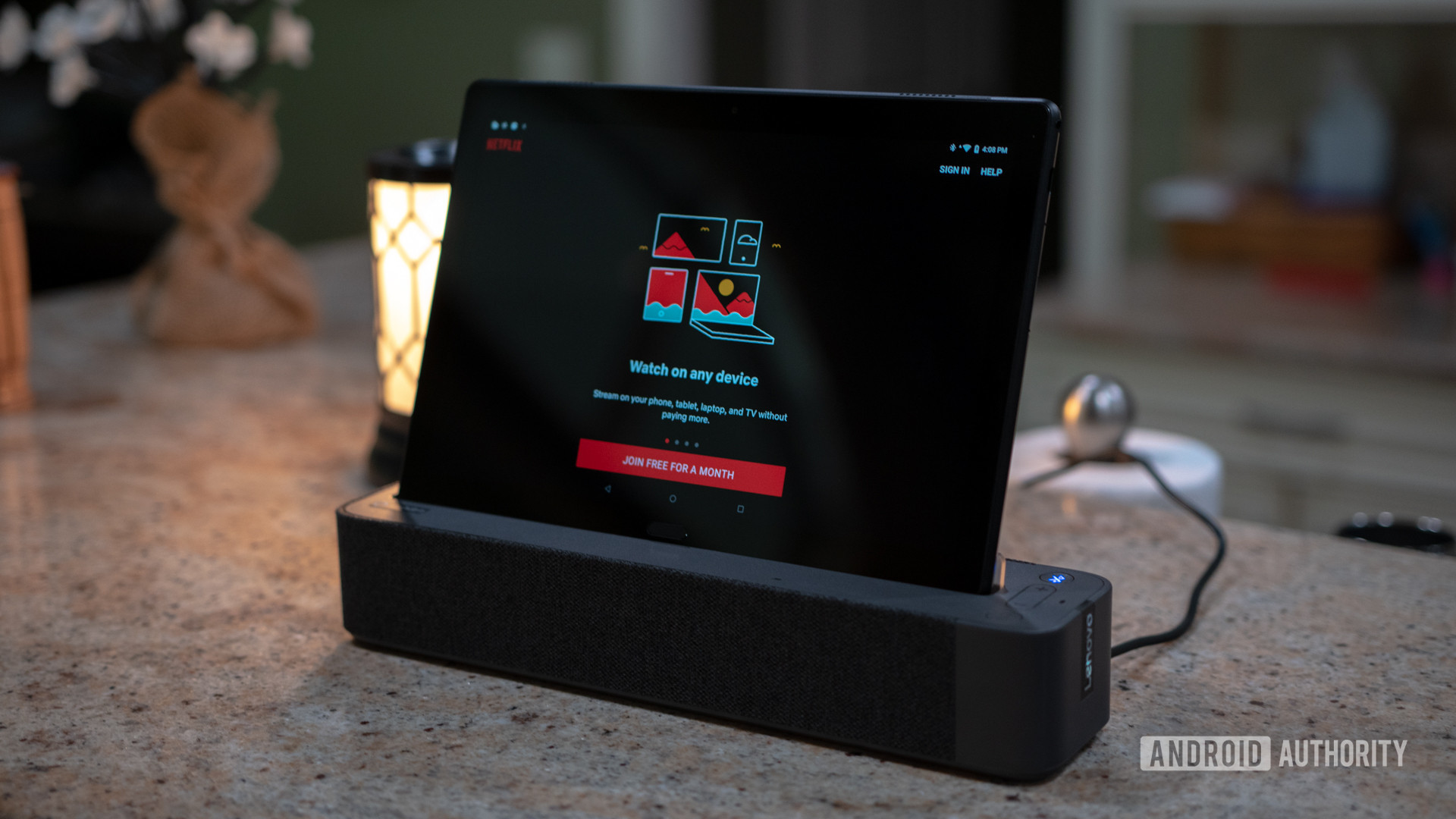 Lenovo Smart Tab P10 Docked Netflix
