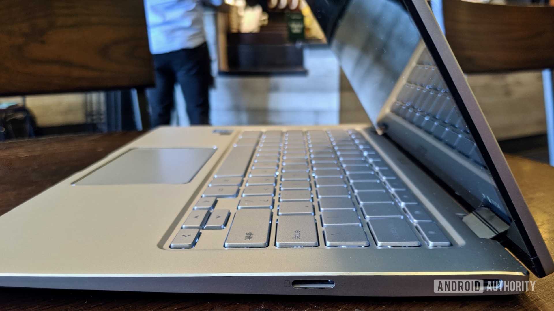 Asus Chromebook Flip C434 side keyboard