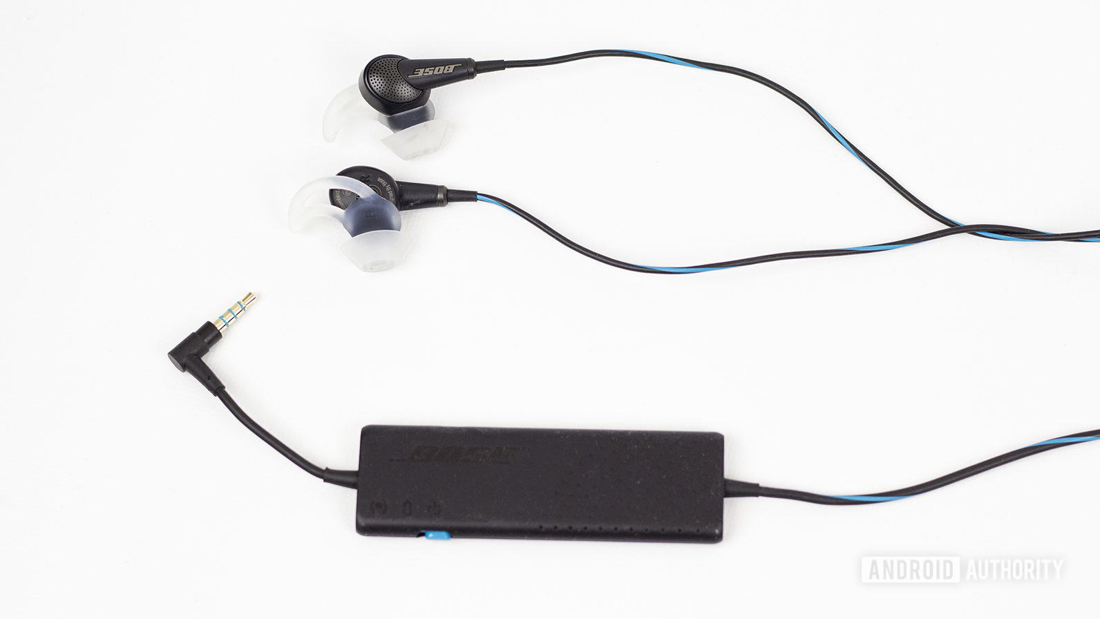 The Bose QuietComfort 20 e earbuds and control module of the Bose QC20.