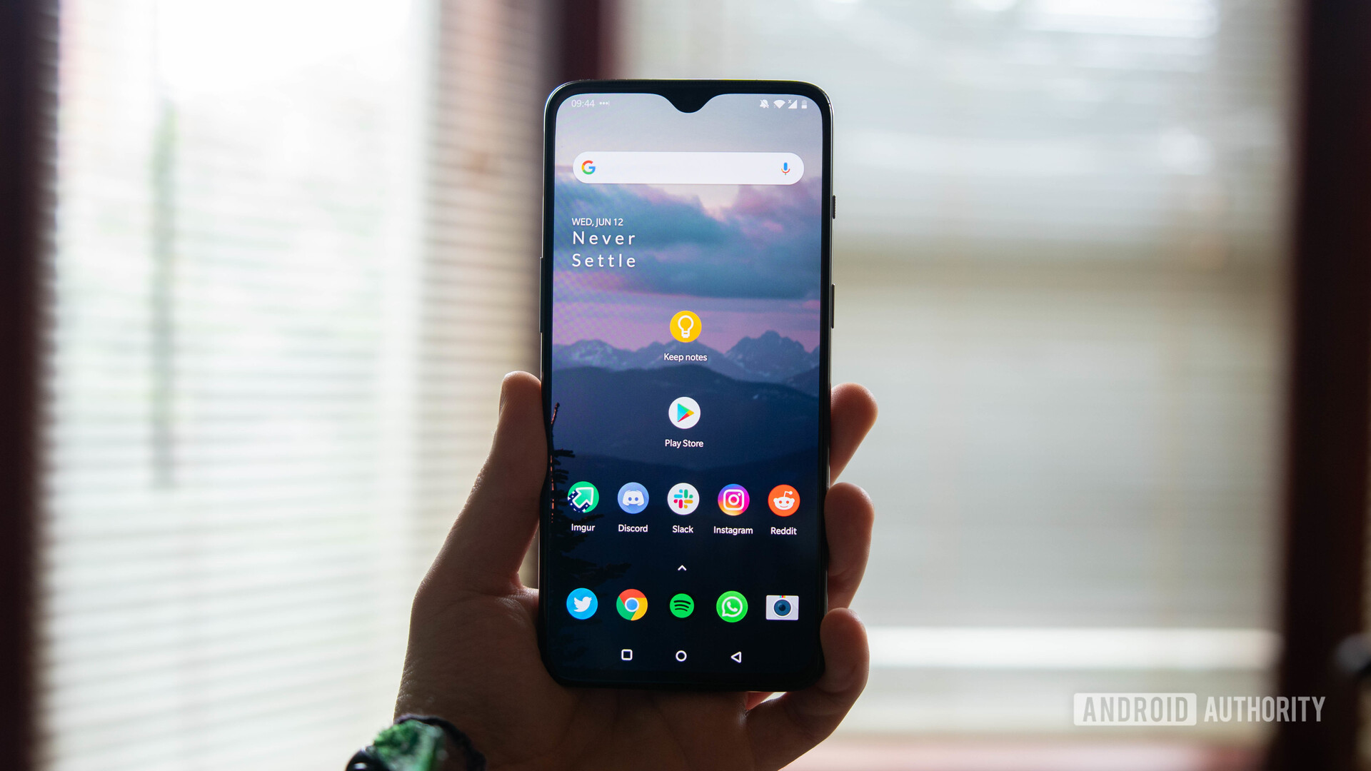 OnePlus 7 display with home screen