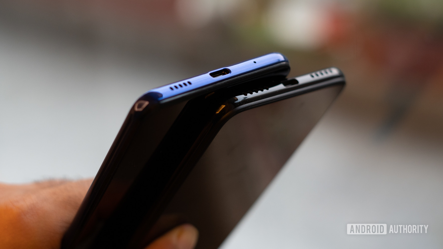 Samsung Galaxy M40 vs Redmi Note 7 Pro USB-C ports