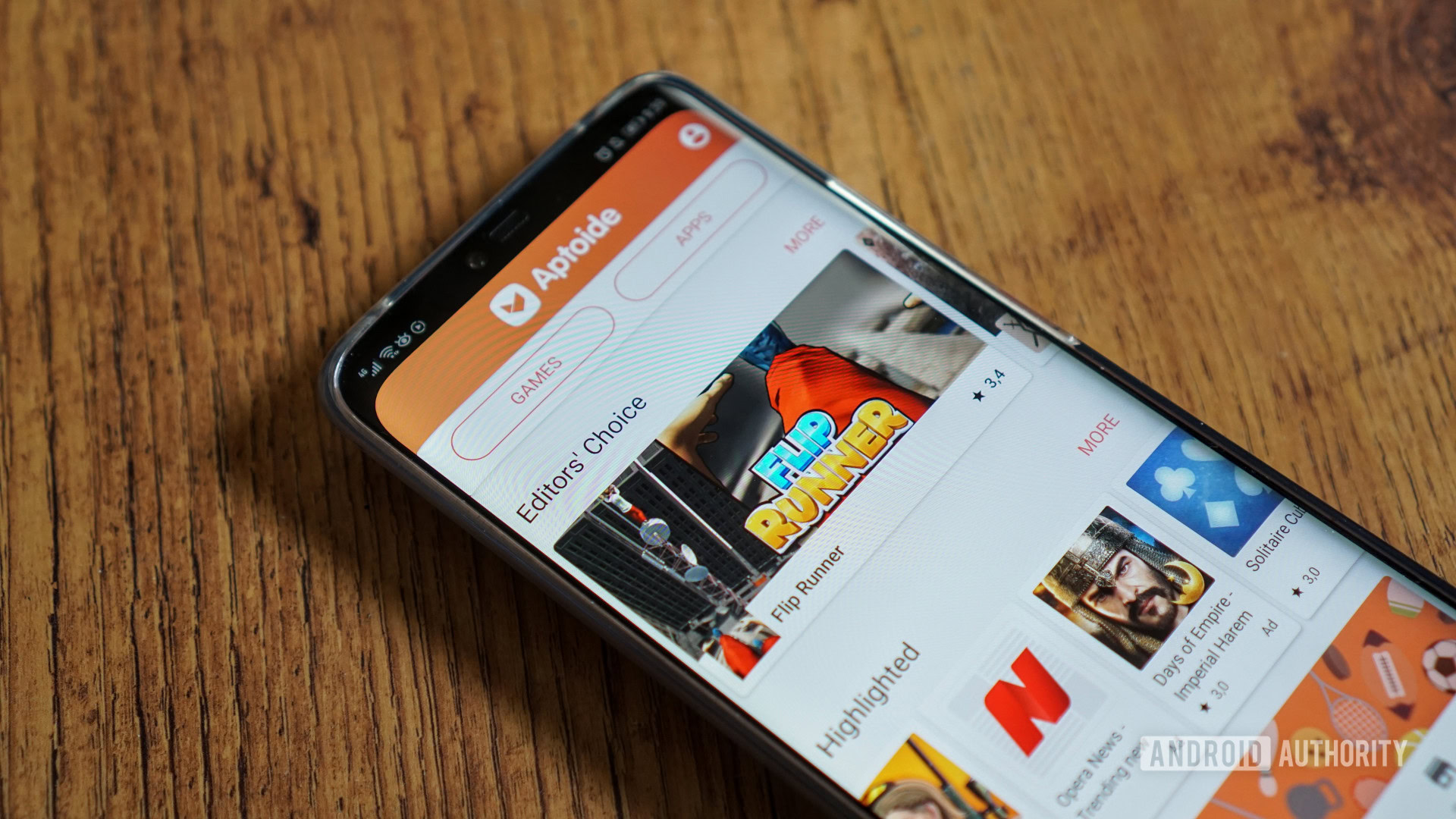 Aptoide store on a smartphone.