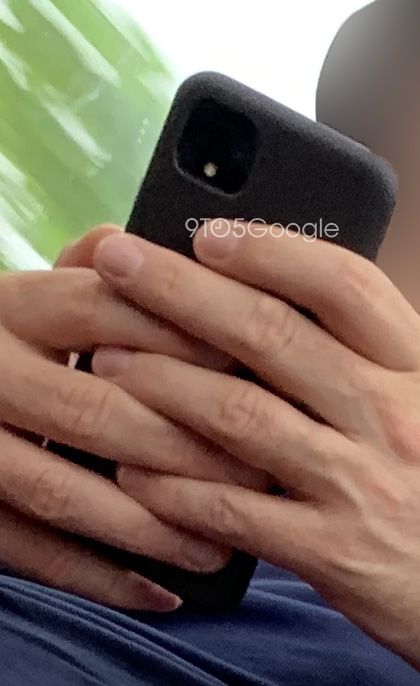 Google Pixel 4 leaked image in hand