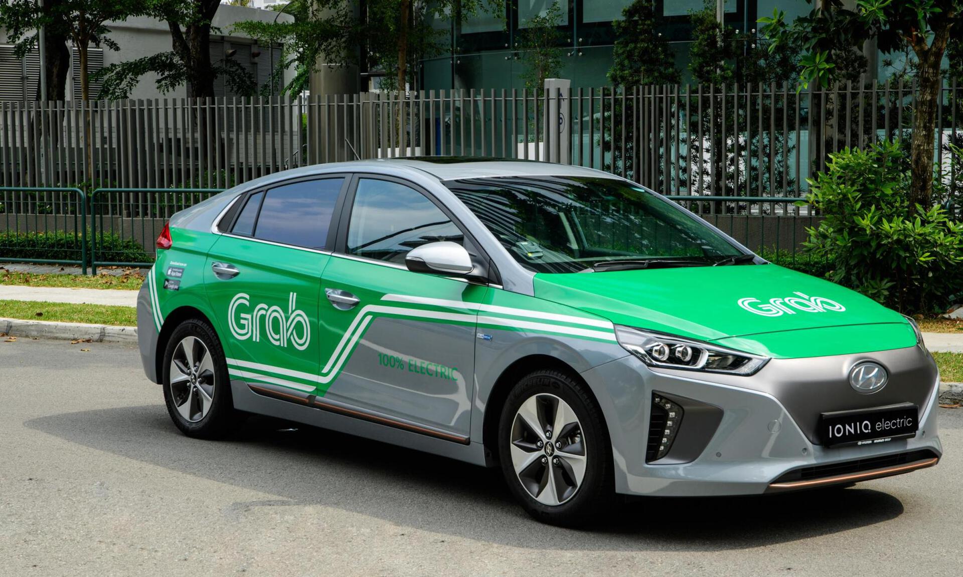 grab rideshare car