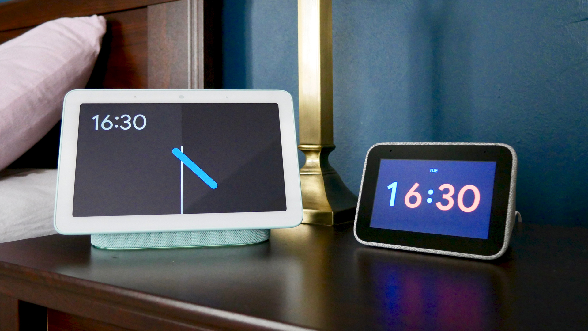 Lenovo Smart Clock vs Google Nest Hub: Which is better for the bedroom?