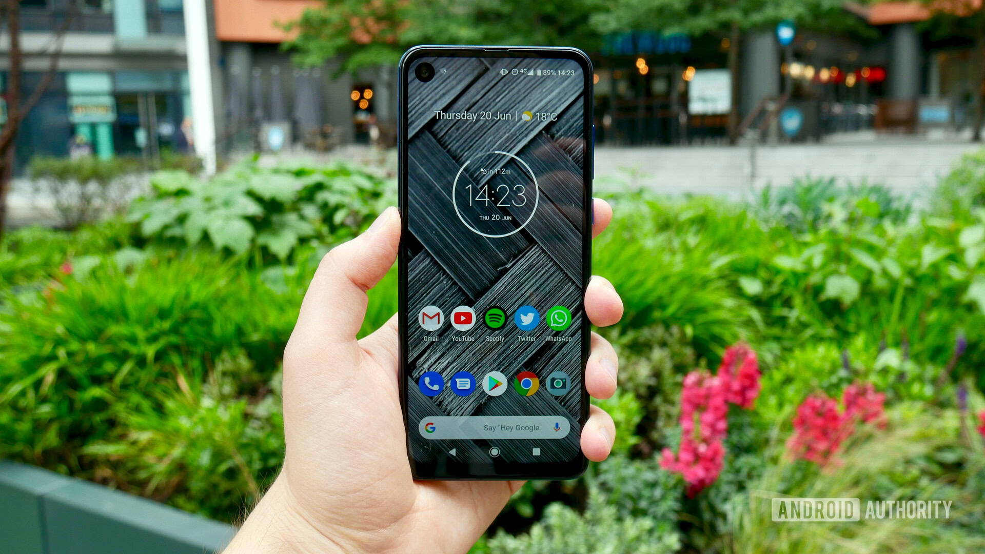 Motorola One Vision in hand