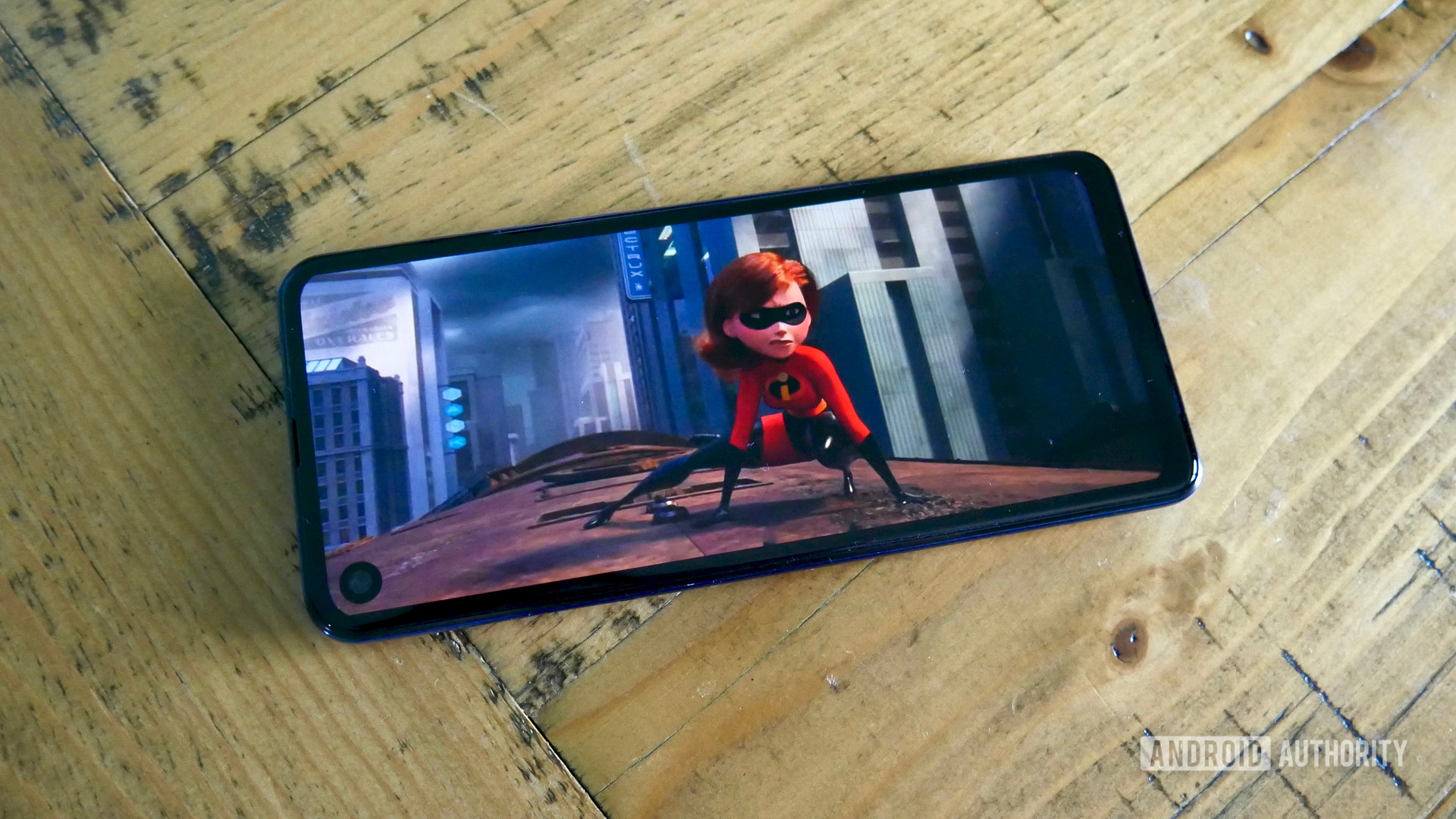 Motorola One Vision Incredibles 2 Netflix with 21:9 aspect ratio