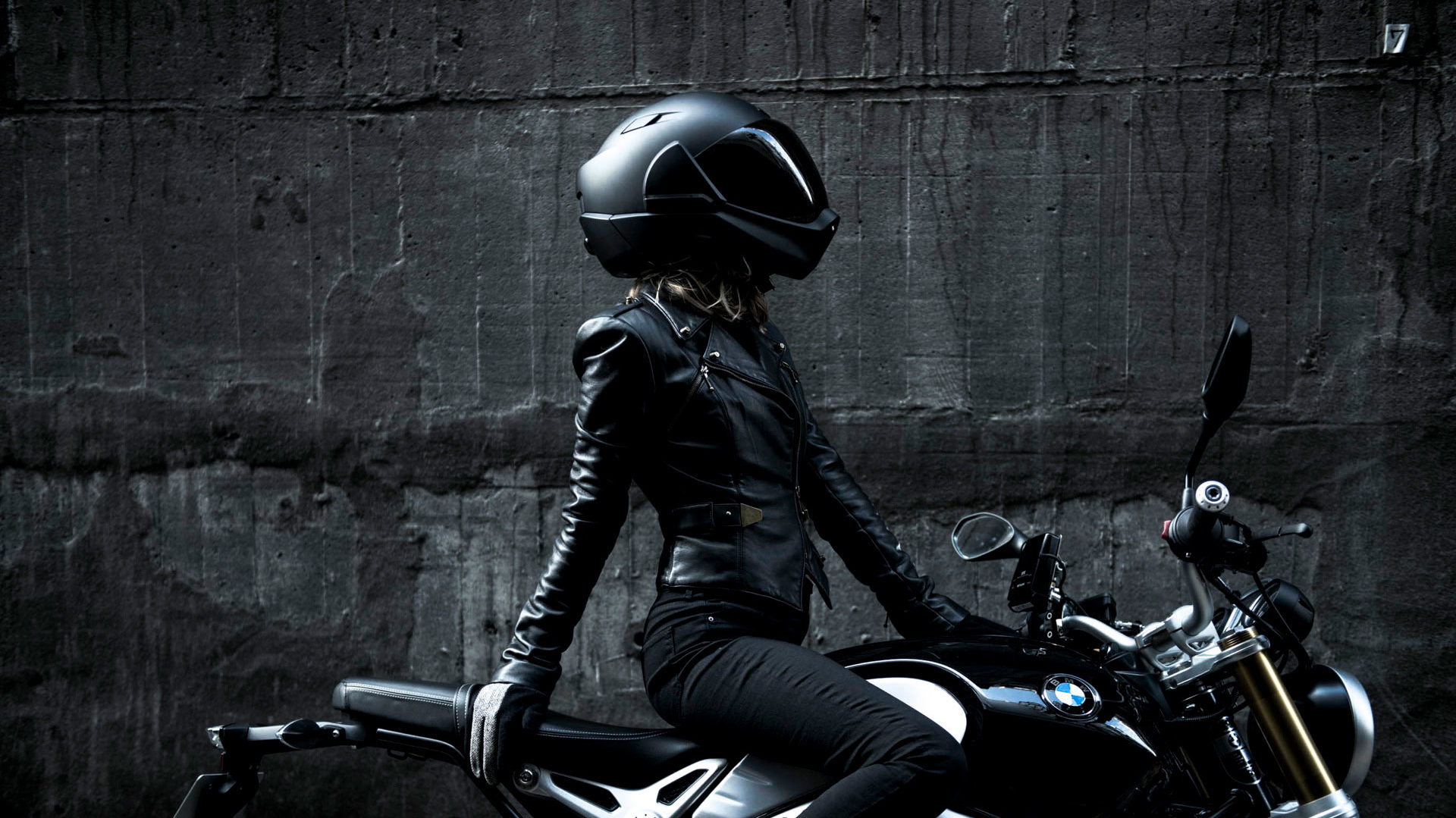 Best smart motorcycle helmets. Crosshelmet.