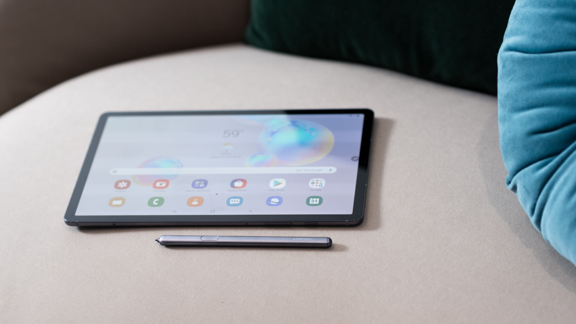 Écran Samsung Galaxy Tab S6 incliné avec S Pen 1