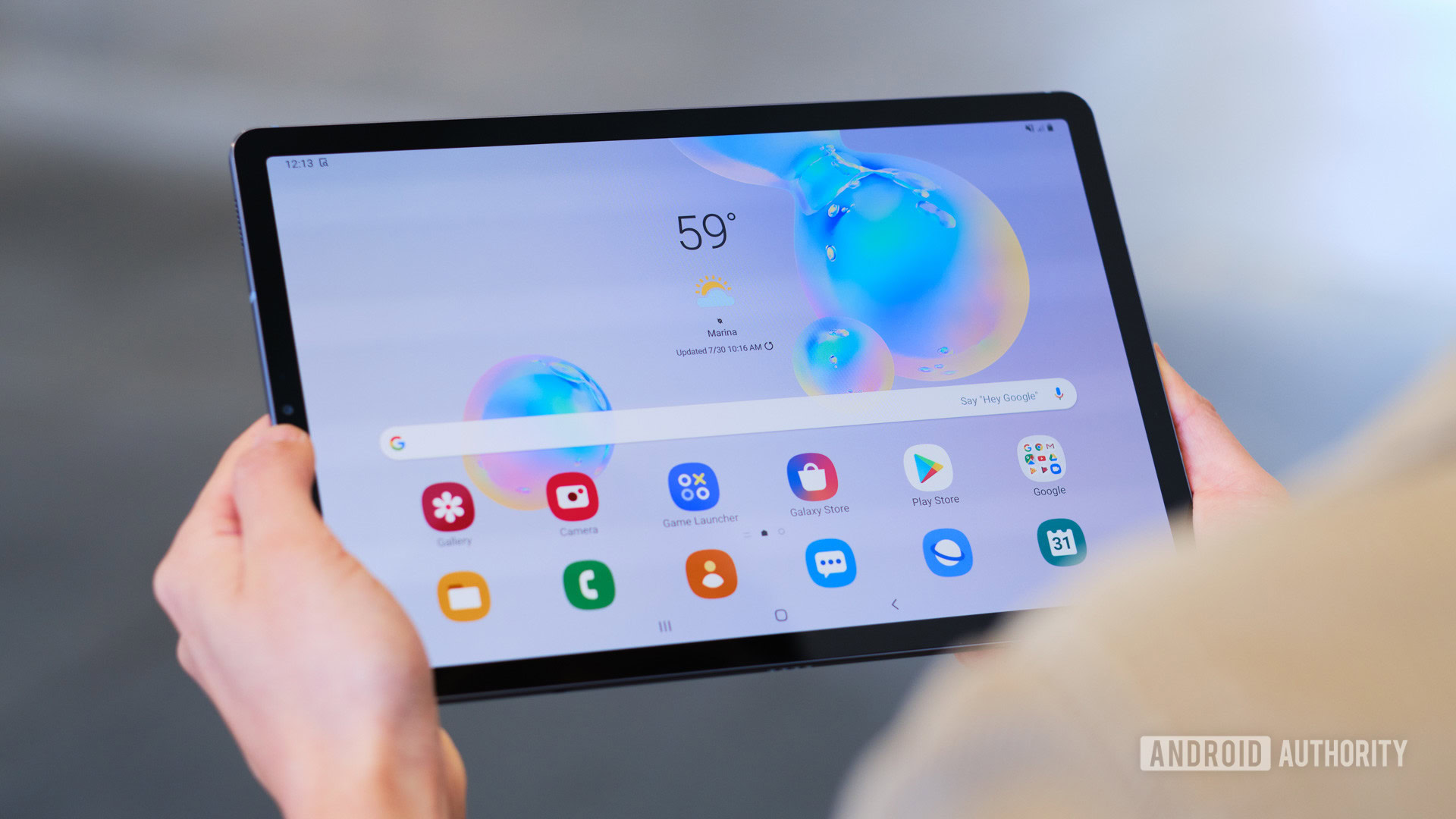 Tableta Samsung Tab S6 en pantalla de mano