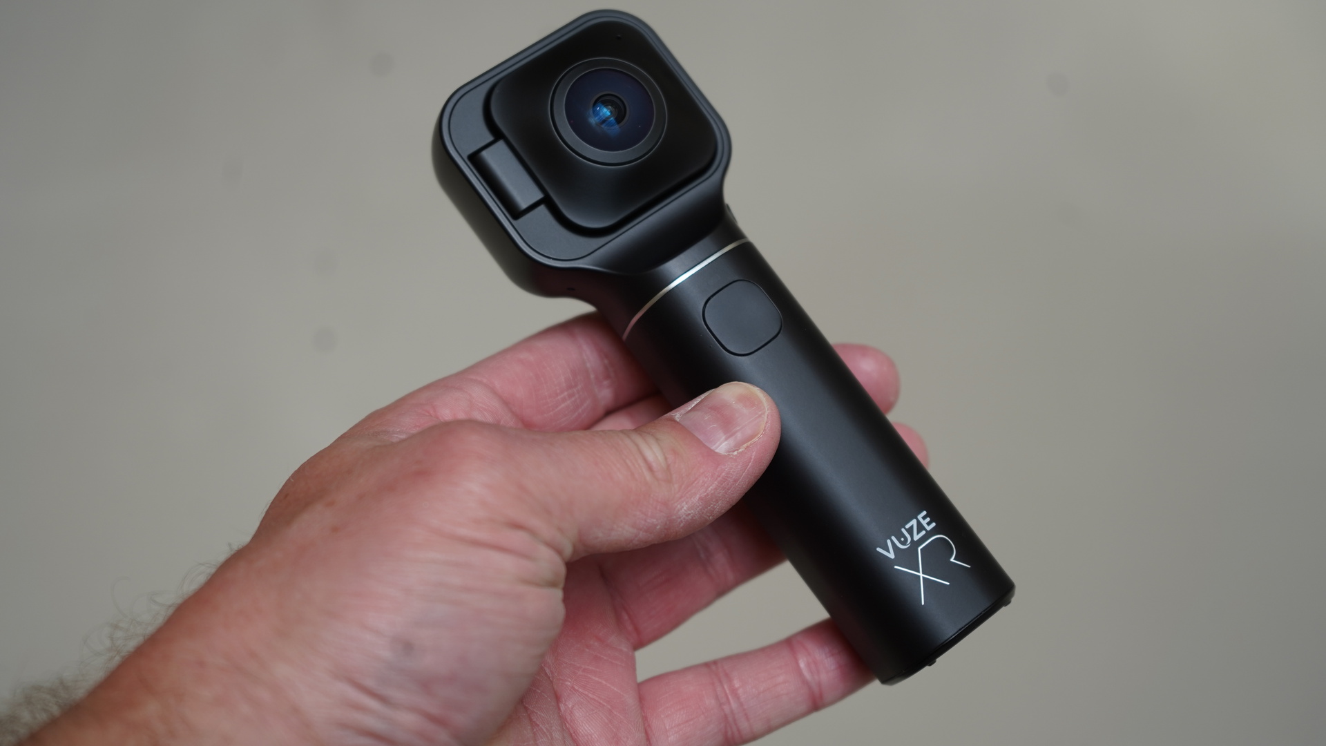 Vuze XR Dual VR camera review in hand