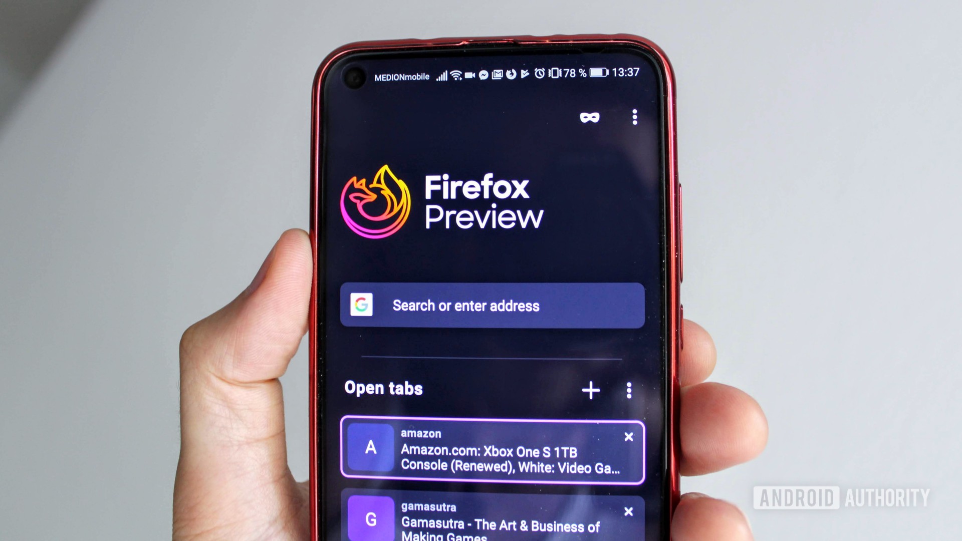 Mozilla Firefox Preview dark mode photo on the Honor View 20.
