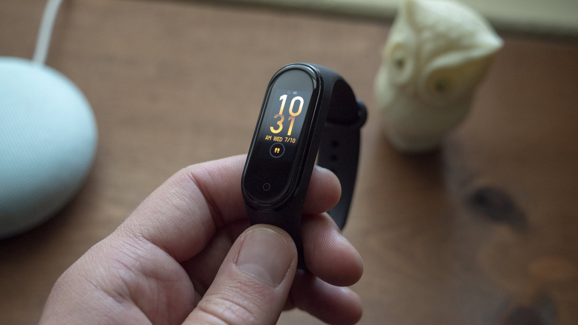 xiaomi mi band 4 review in hand watch face