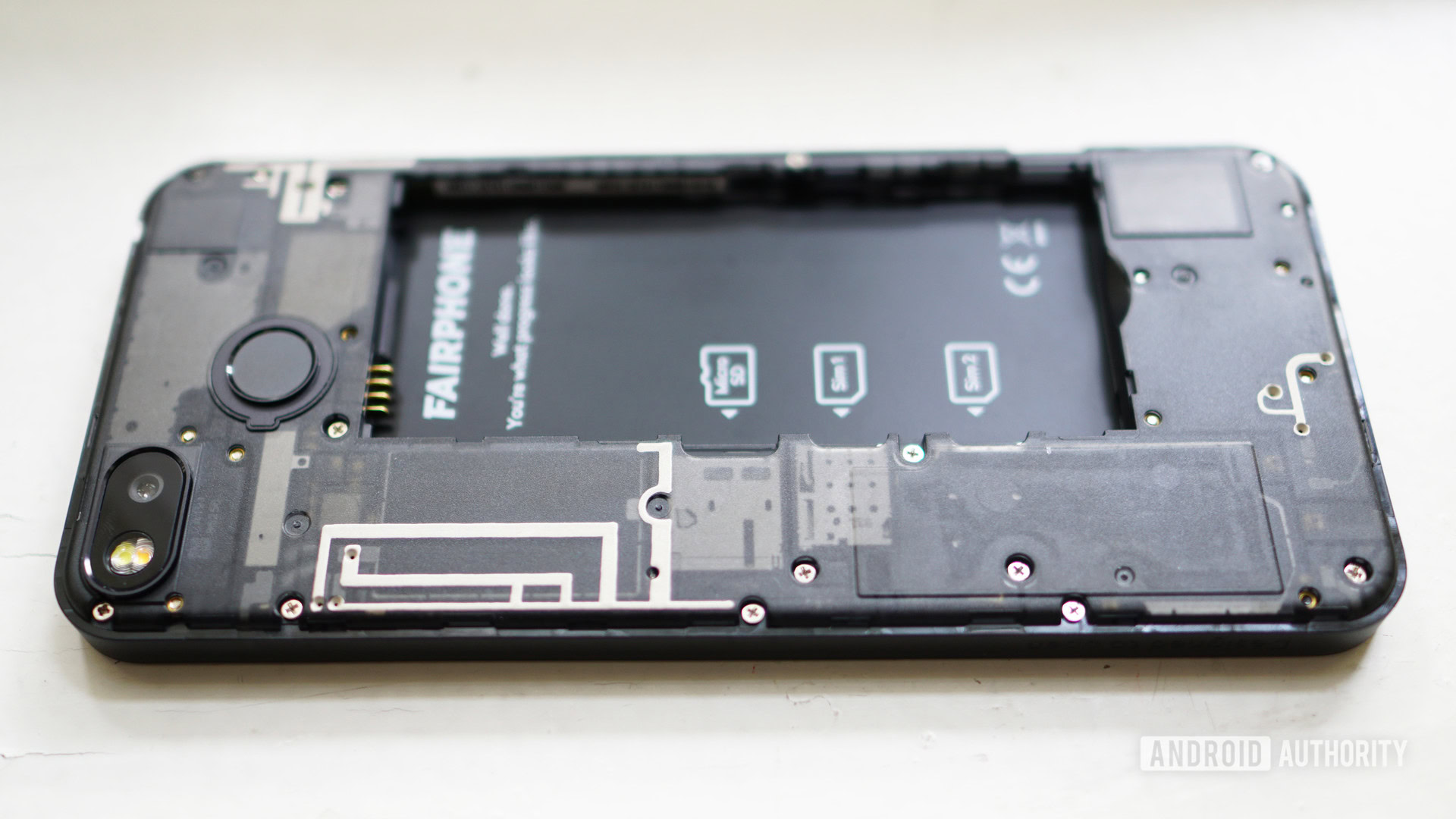 Open the interior of Fairphone 3