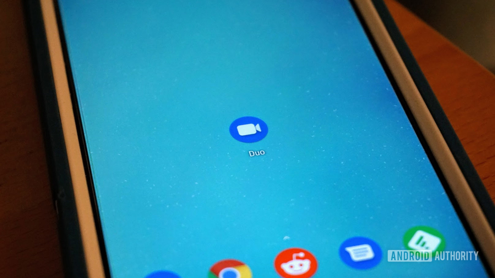 Google Duo app icon on the Google Pixel 3 XL homescreen