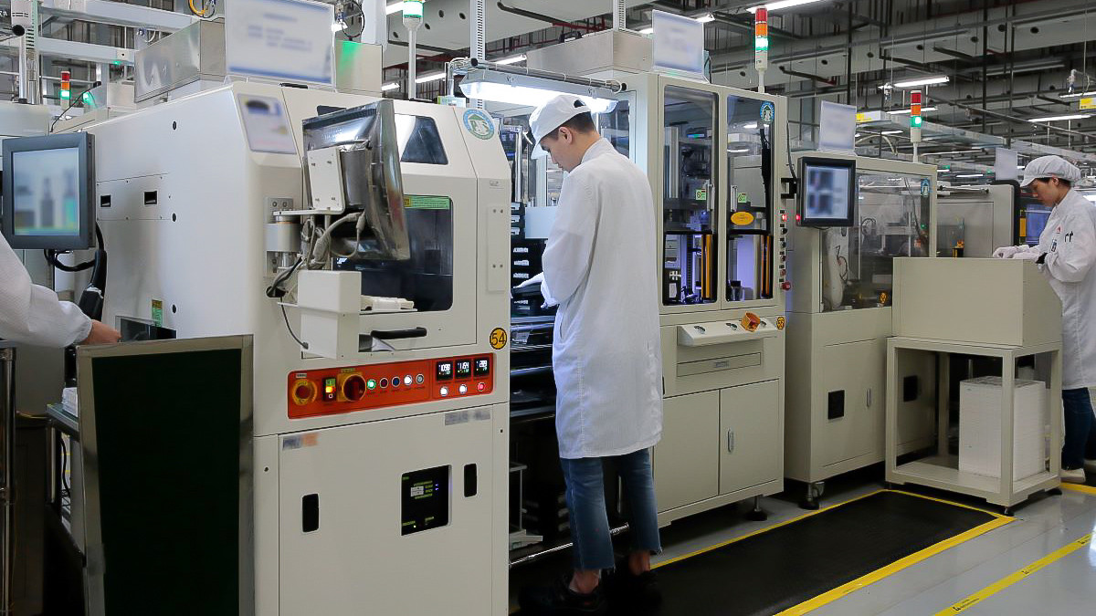Huawei HQ P30 production line workers