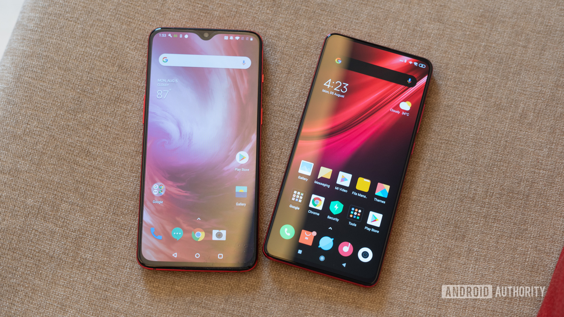 Redmi K20 Pro vs OnePlus 7 showing front and display