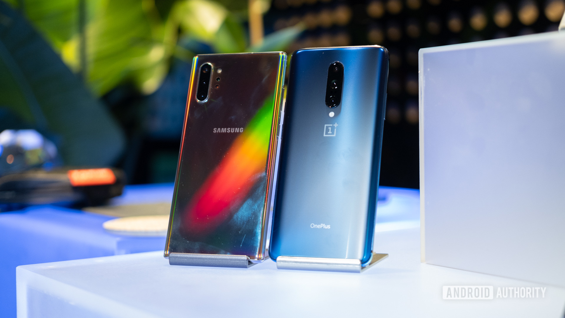 Samsung Galaxy Note 10 Plus vs OnePlus 7 Pro back on table 1