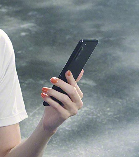 Sony Xperia 2 Leaked Image woman holding device in hand