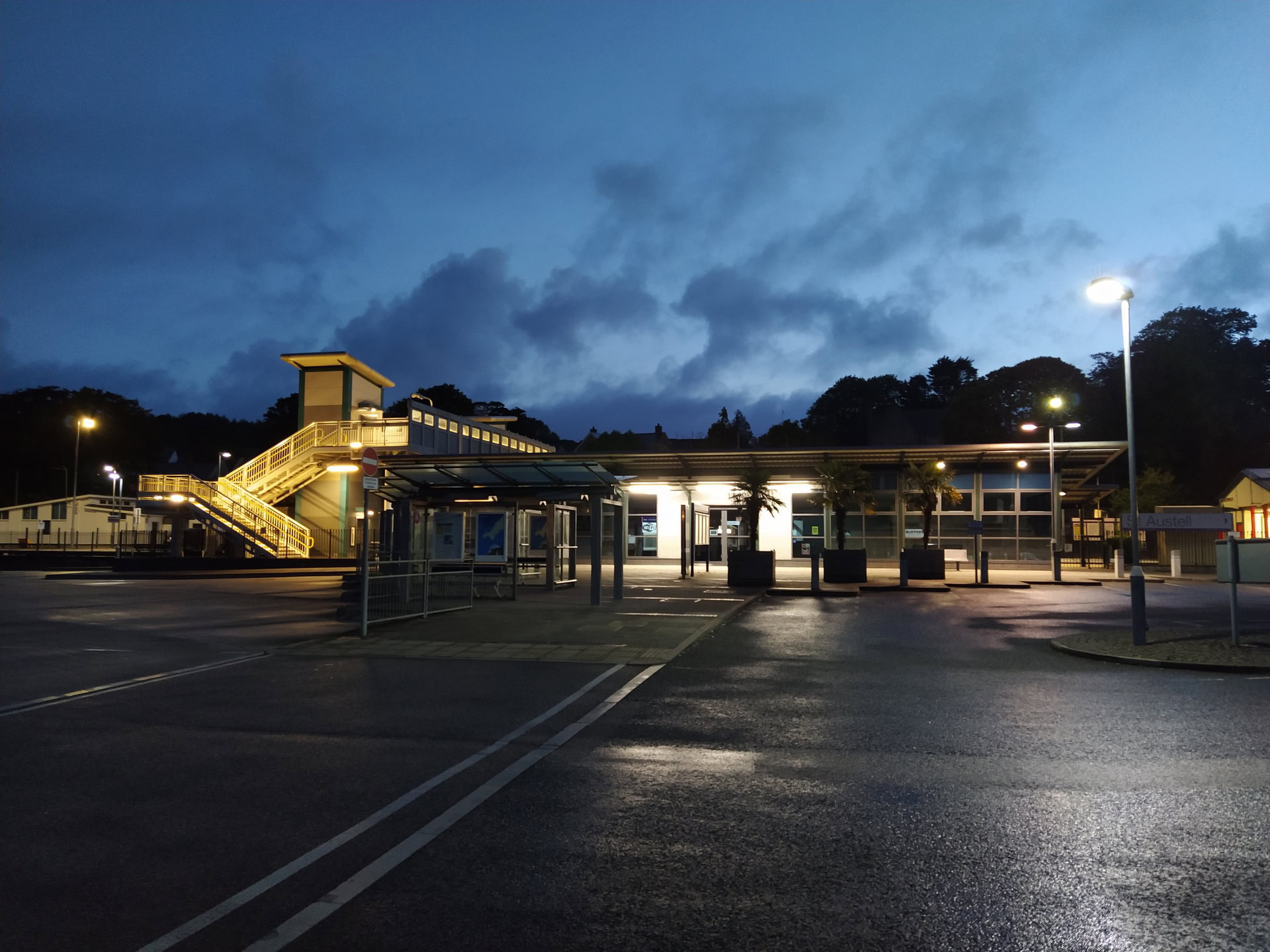 Xiaomi Mi A3 Camera Sample Night mode train station