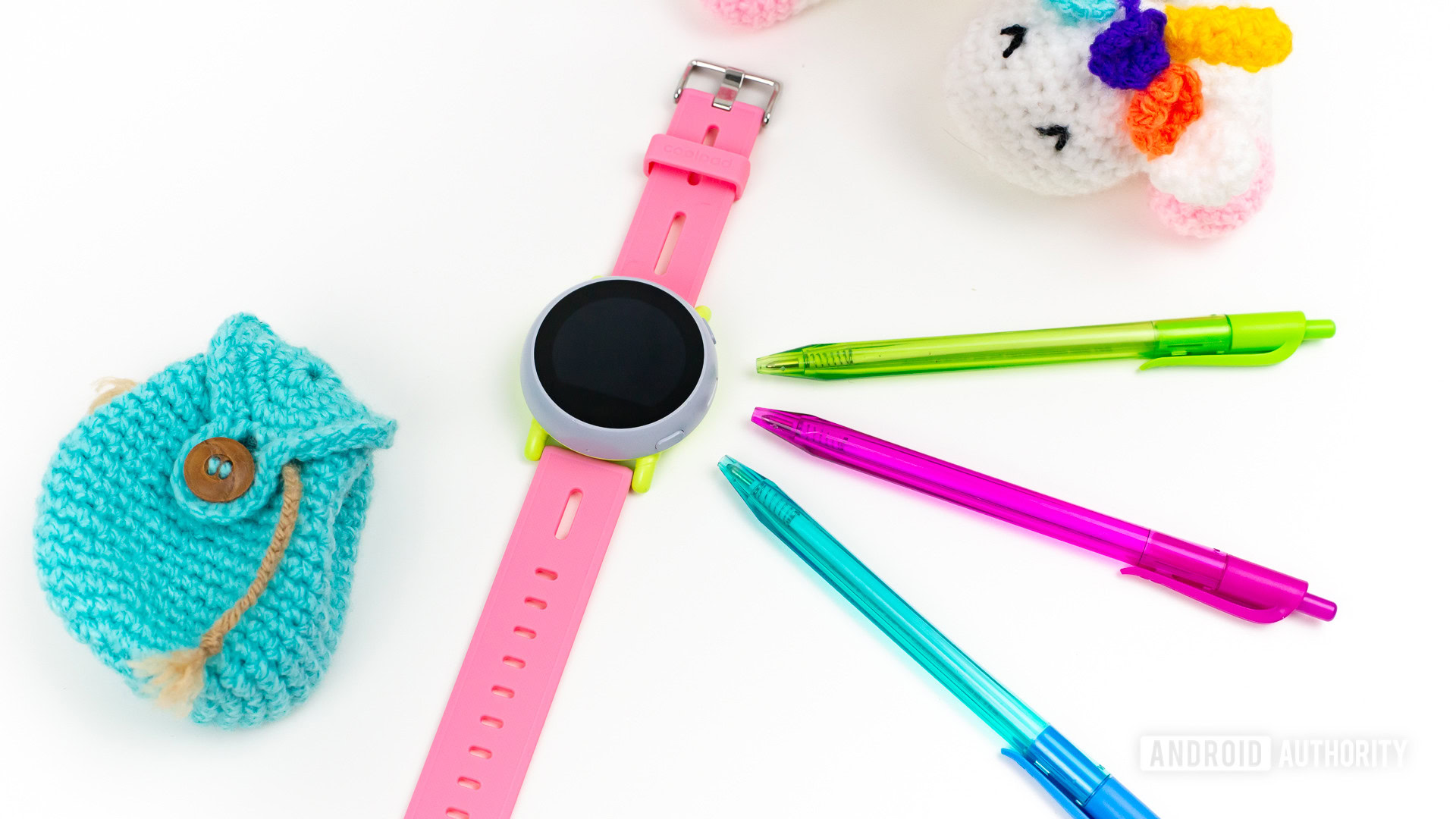 Coolpad Dyno kids smartwatch on desk