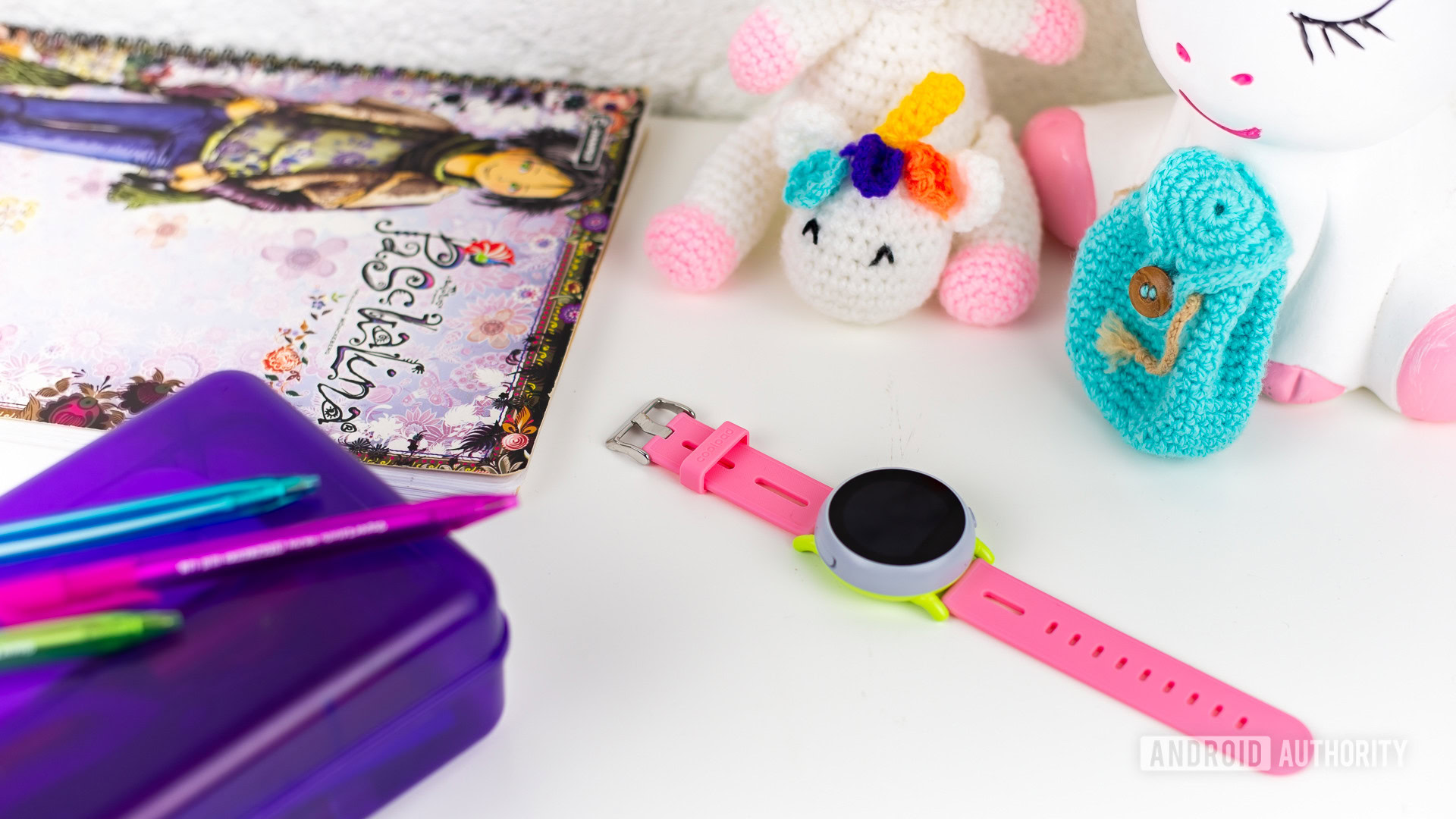 Coolpad Dyno kids smartwatch on school desk