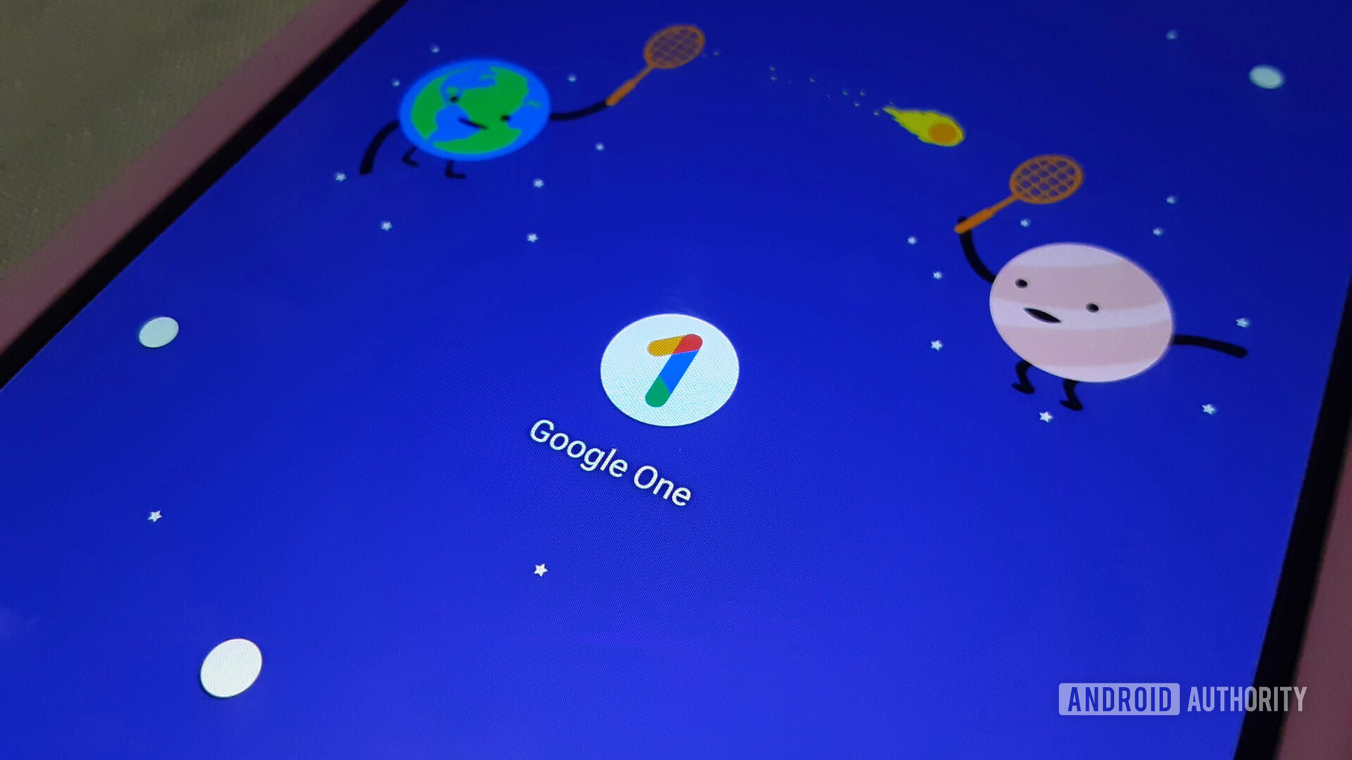 Google One app icon on the Google Pixel 3 XL homescreen