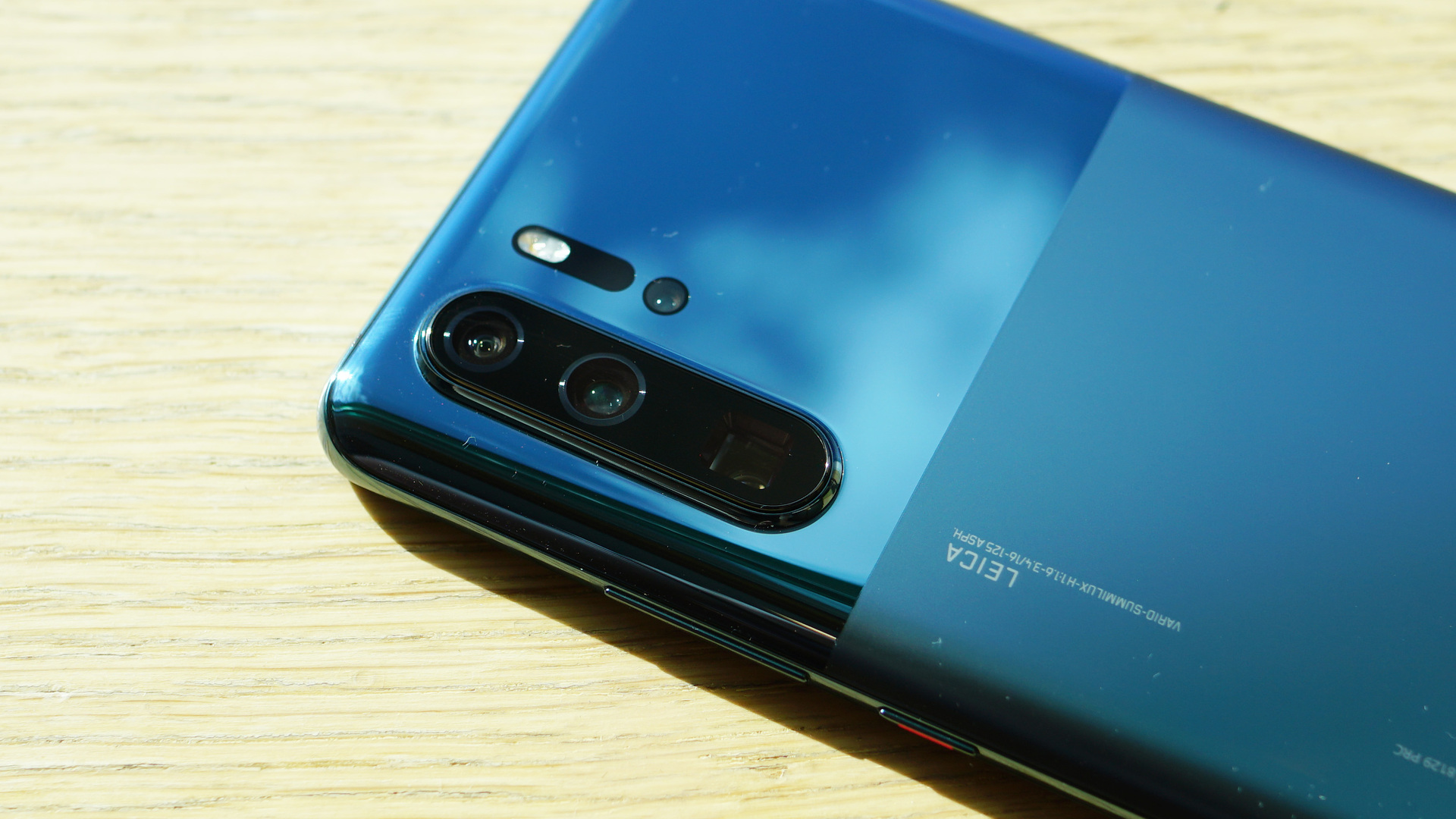 Huawei P30 Pro in misty blue camera detail