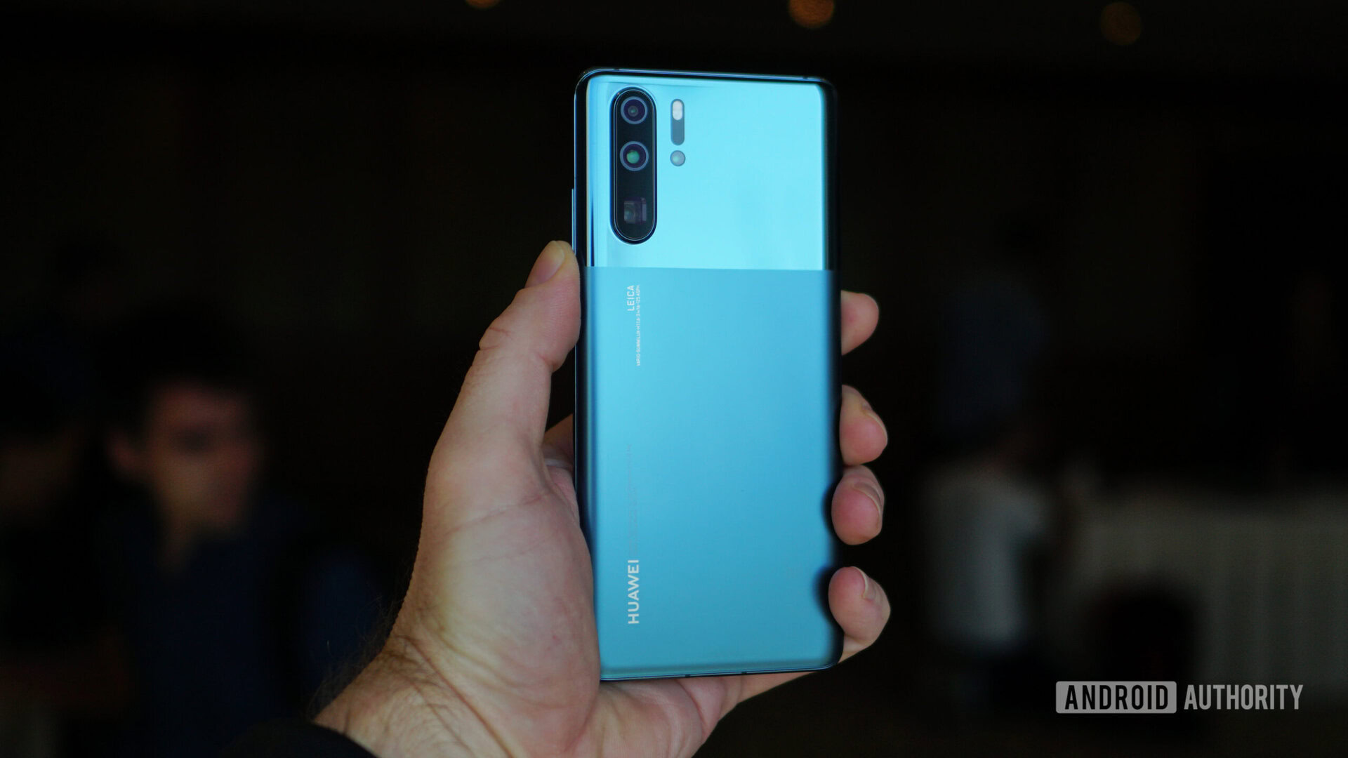 HUAWEI P30 Pro in misty blue in hand dark barckground