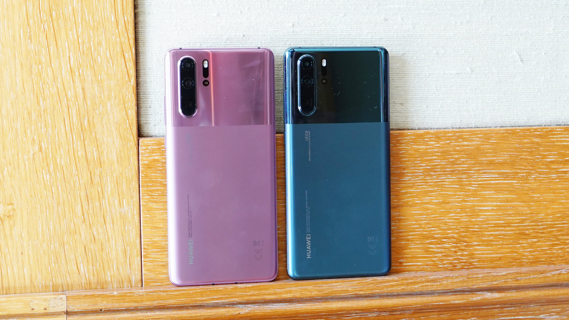 HUAWEI P30 Pro in misty blue misty lavender backs on angle