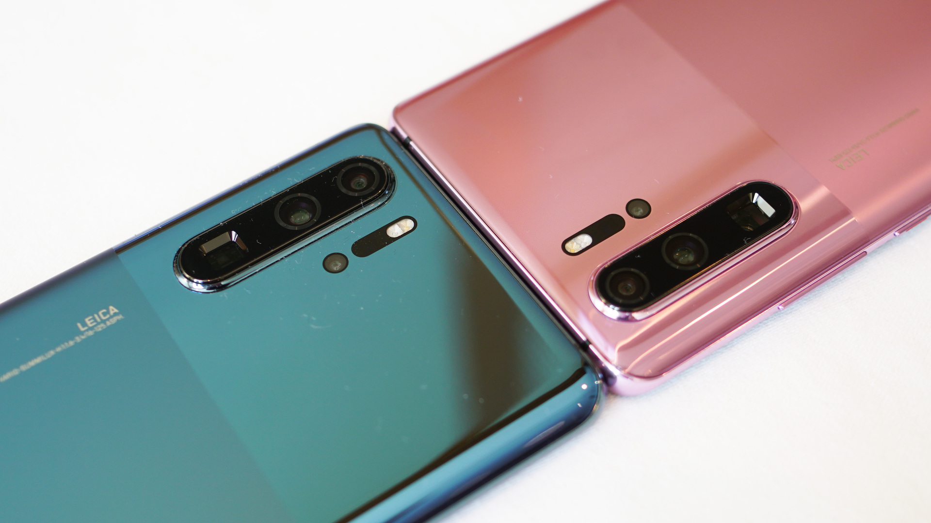 Huawei P30 Pro in misty blue misty lavender camera closeup angle