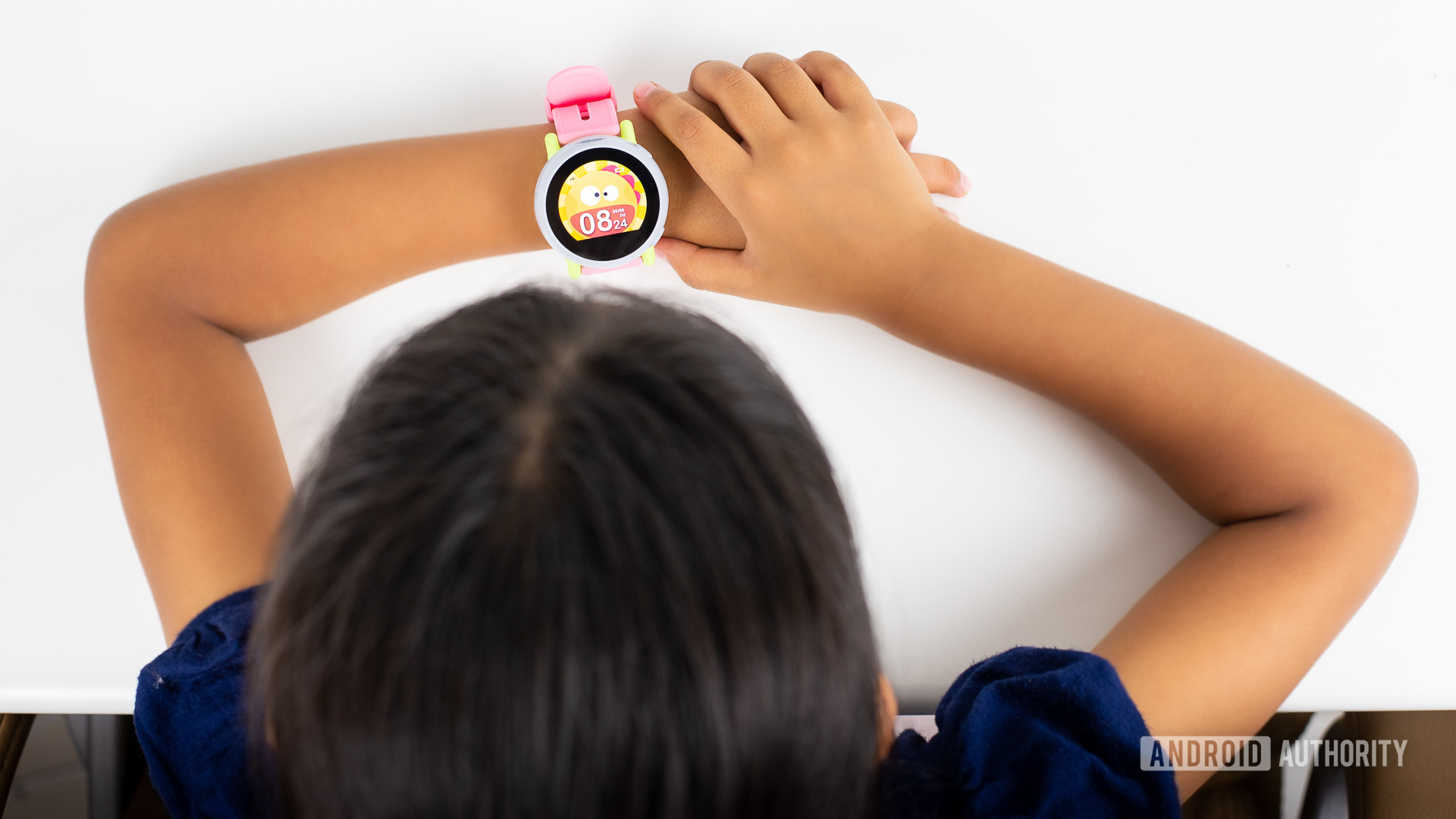 Kid using Coolpad Dyno smartwatch 3