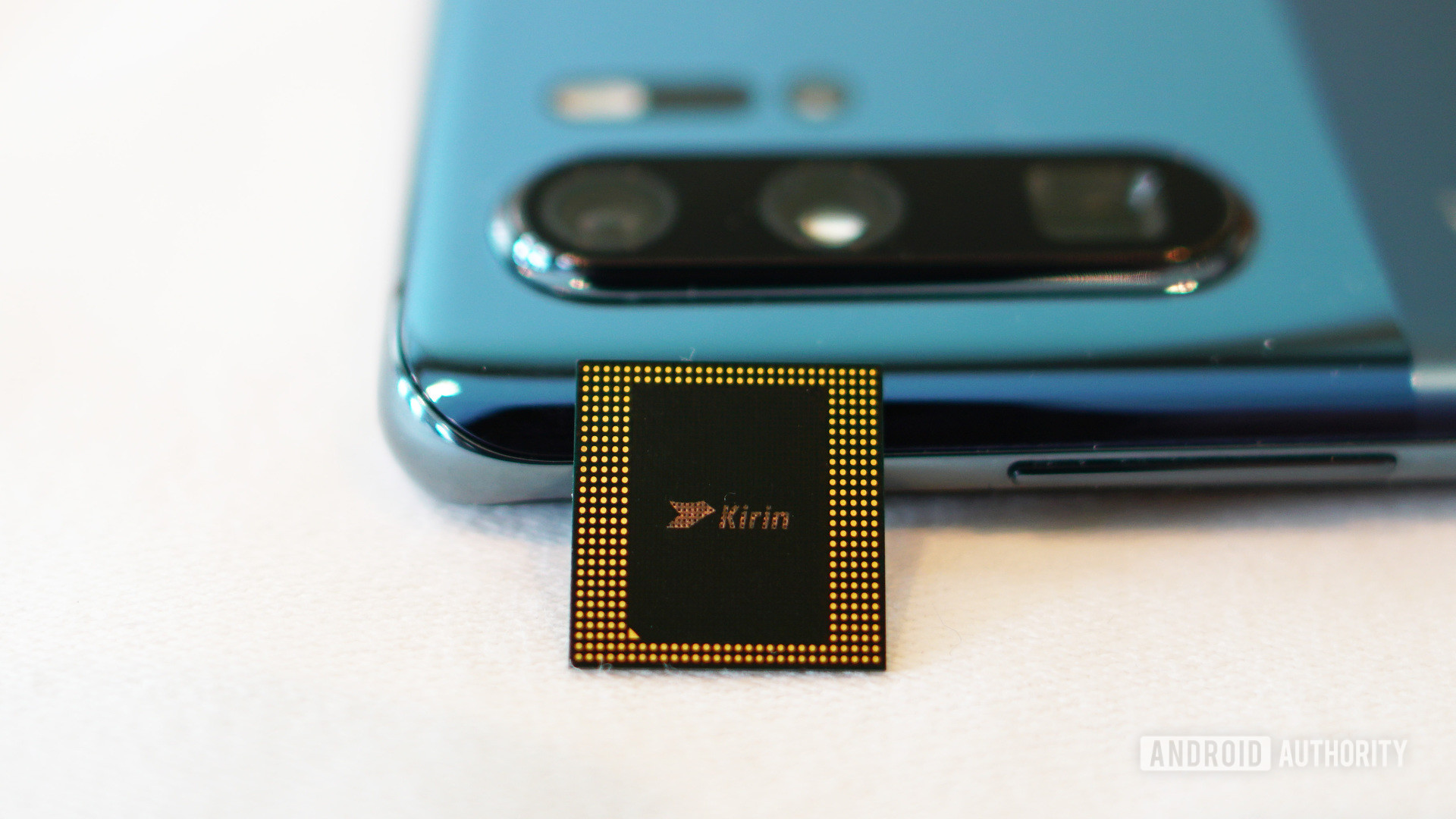 Kirin 990 with HUAWEI P30 Pro camera in background - what is Moore's law
