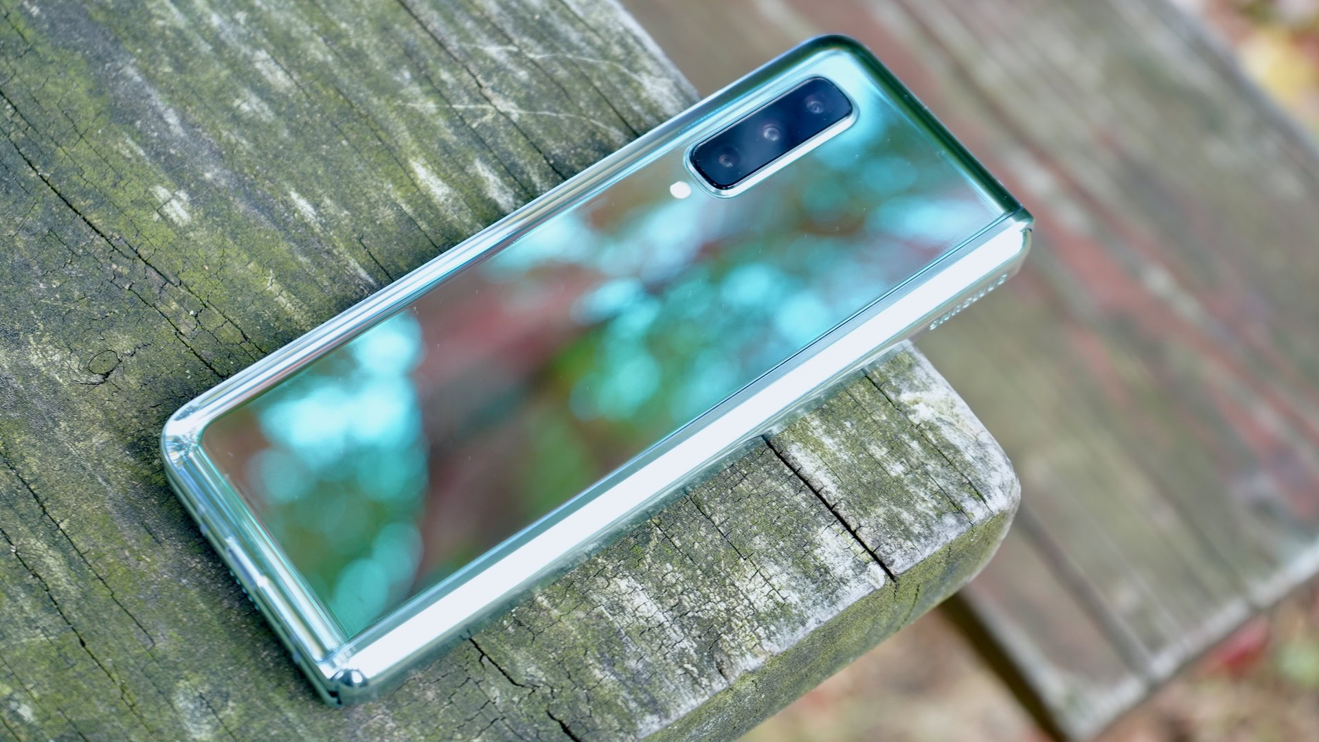 Samsung Galaxy Fold review shiny back