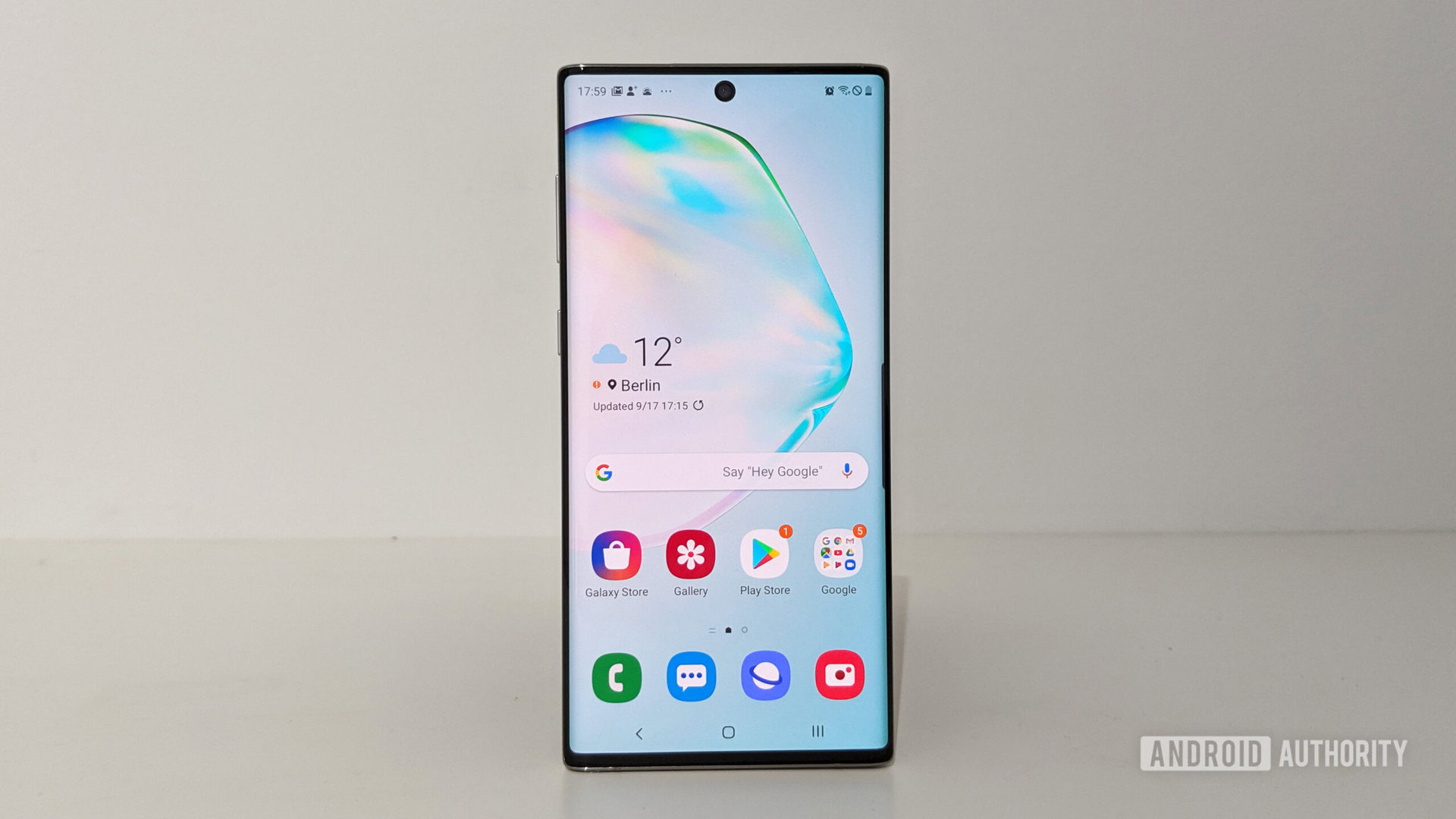 Samsung Galaxy Note 10 home screen display