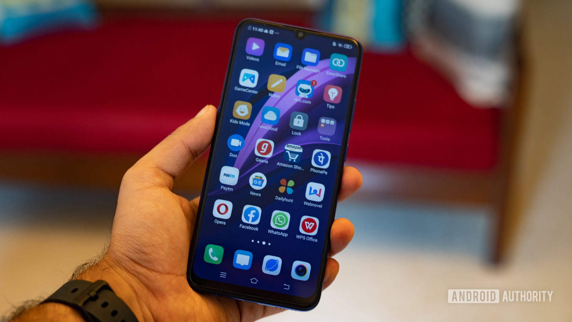 vivo Z1x in hand showing app drawer