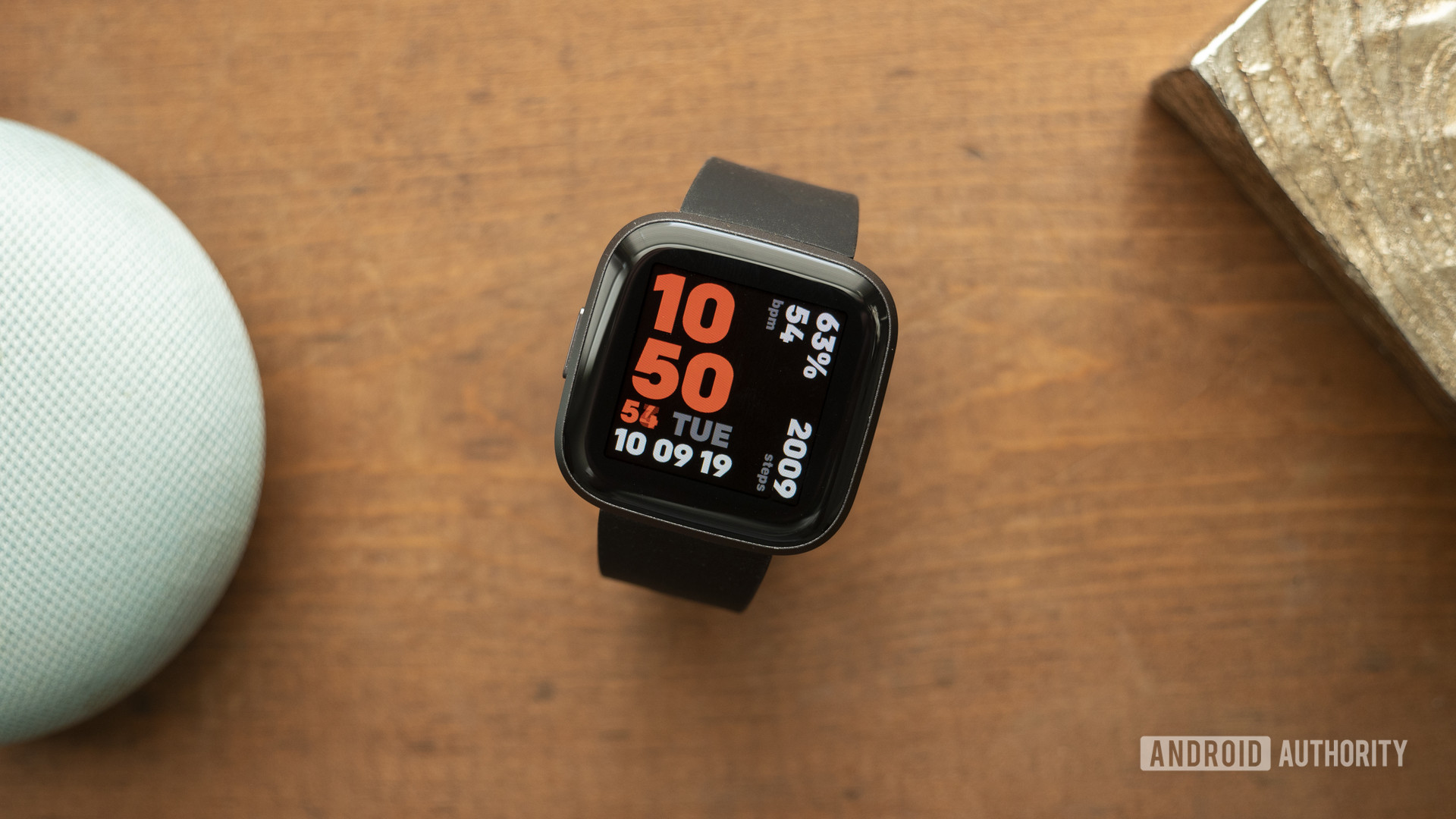 fitbit versa 2 review display watch face 1