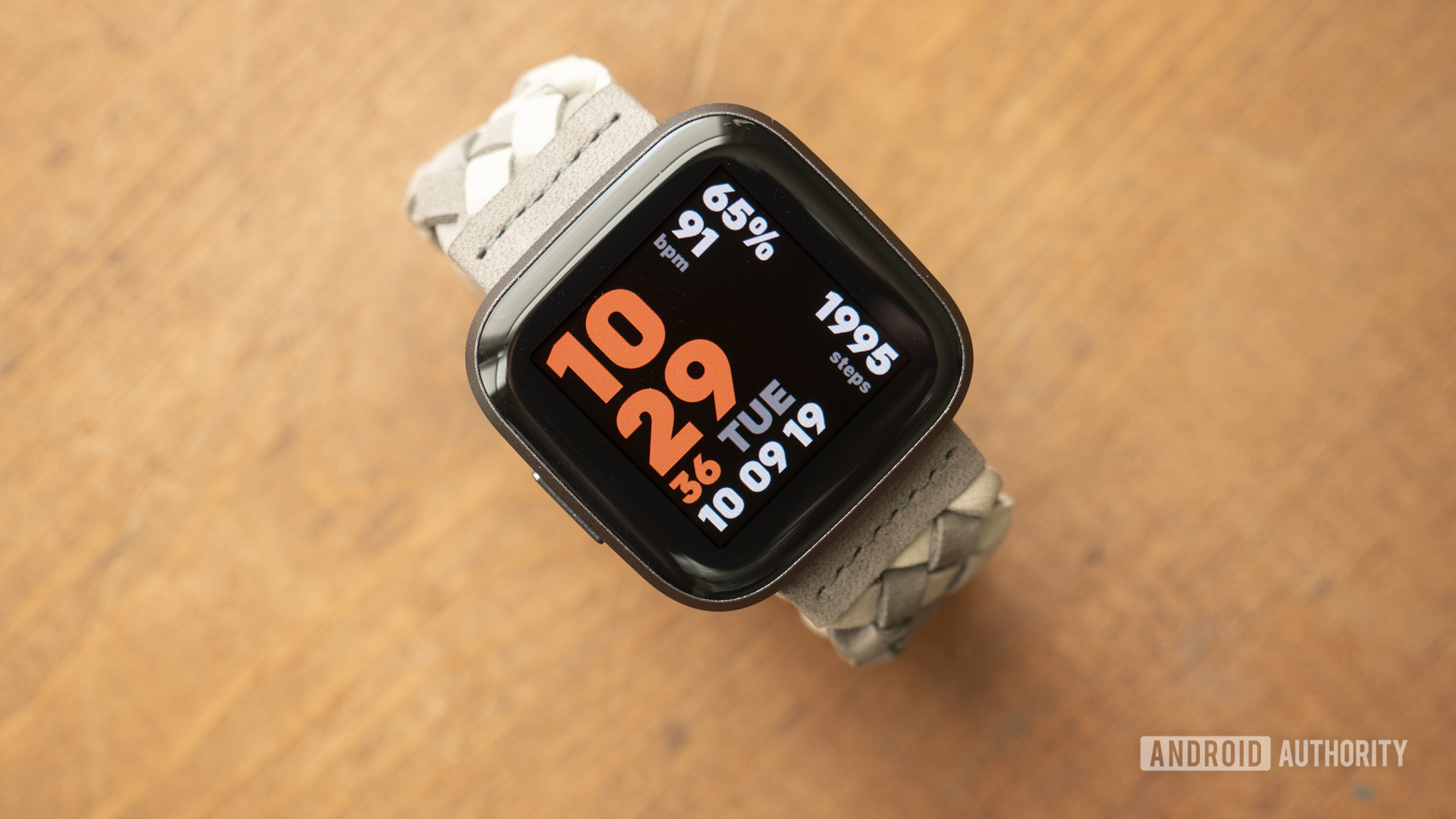 fitbit versa 2 review display watch face 10