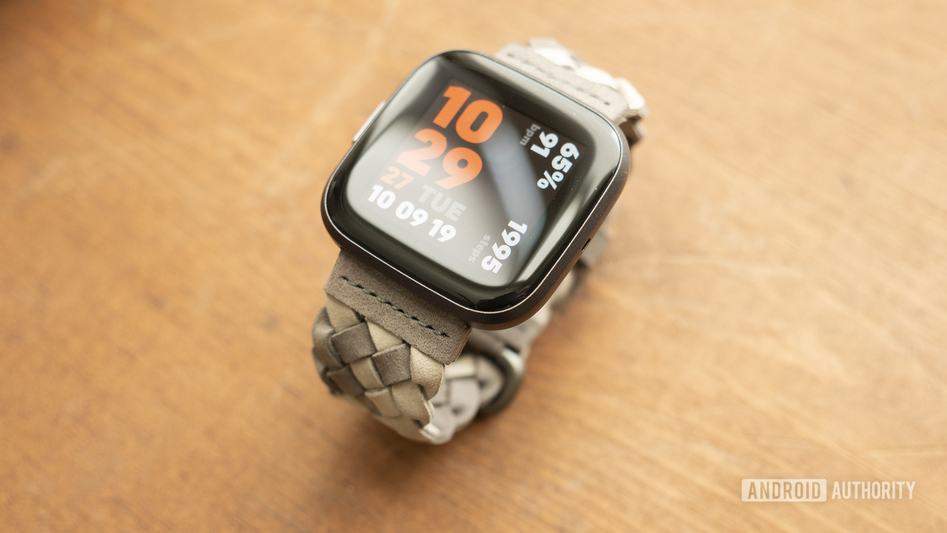 fitbit versa 2 review display watch face 11