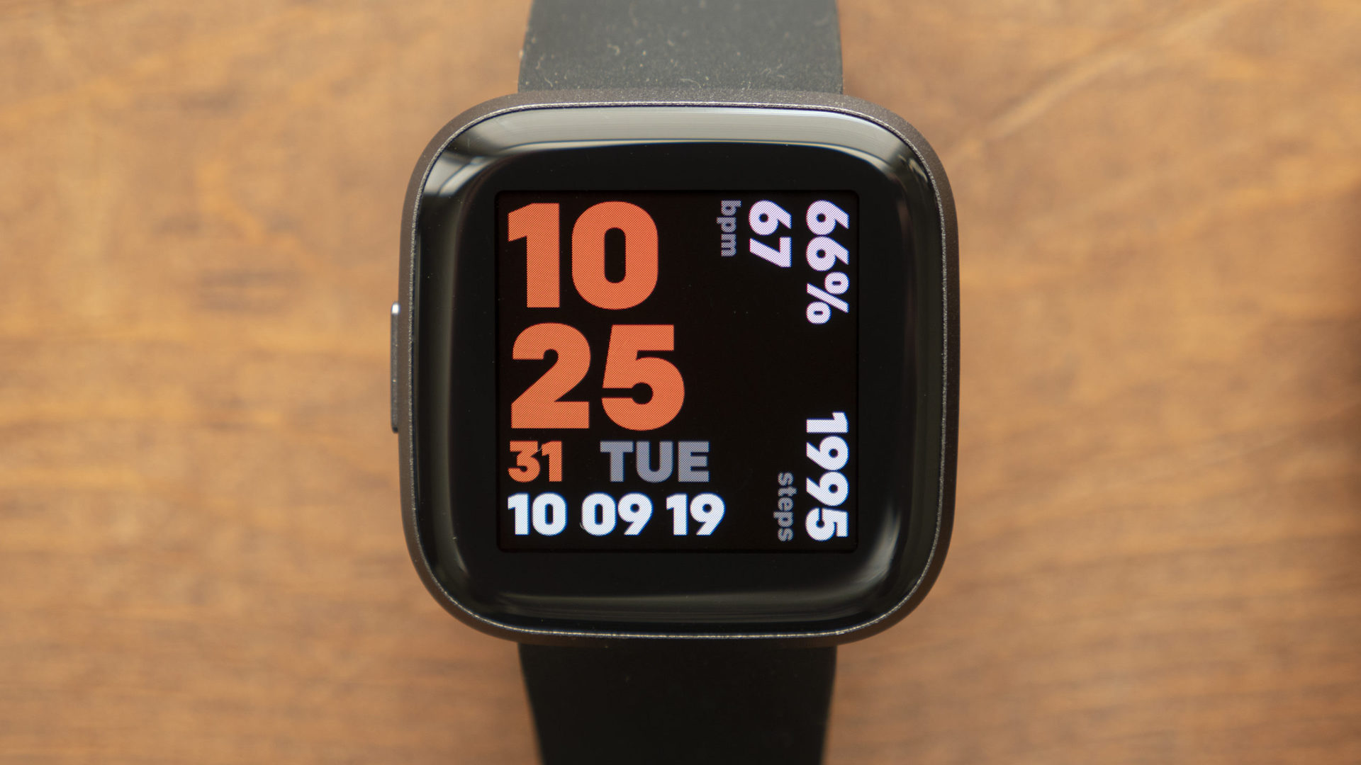 fitbit versa 2 review display watch face 3