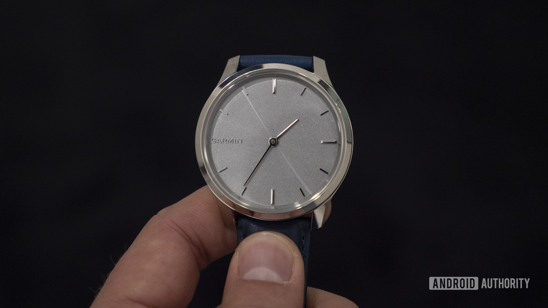 garmin vivomove 2019 luxe hybrid smartwatch 1