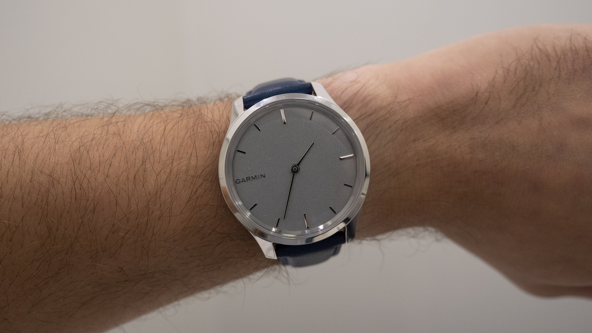 garmin vivomove 2019 luxe hybrid smartwatch 2