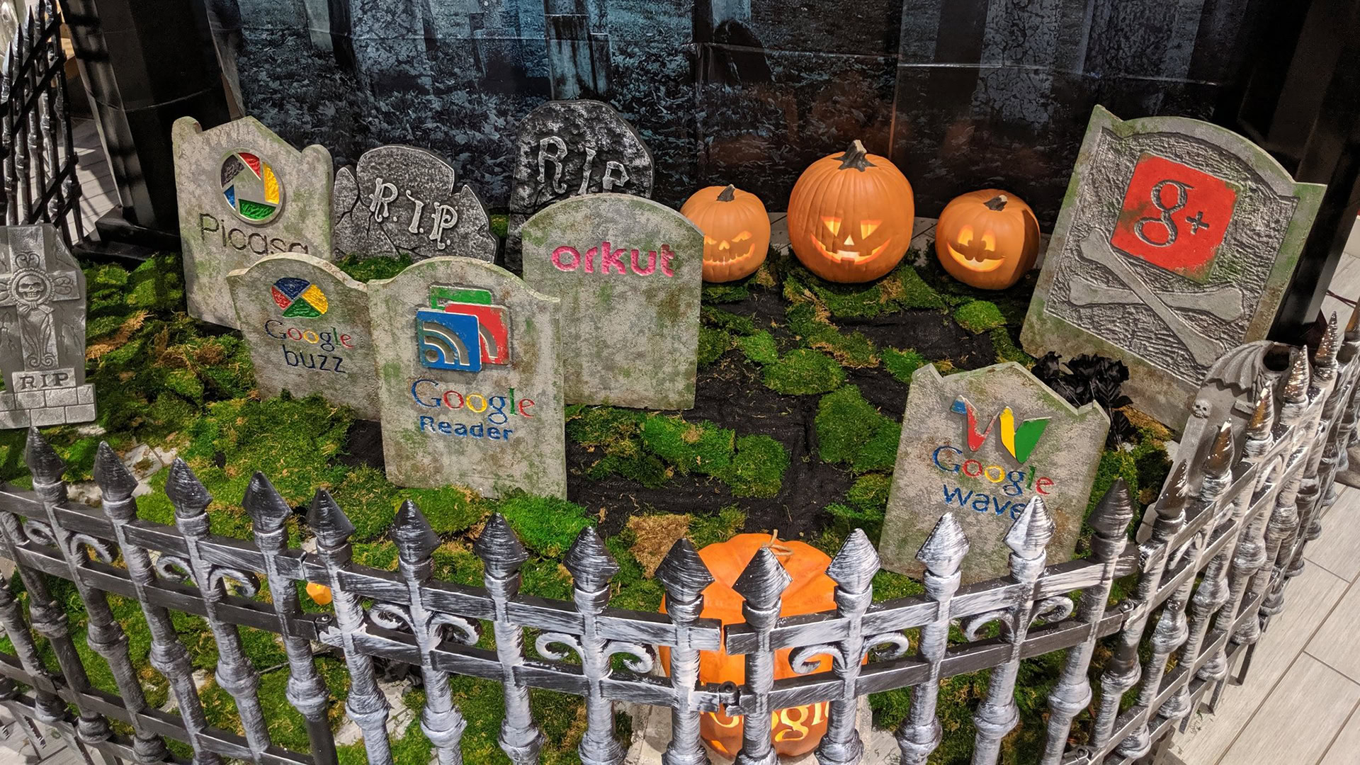 Google Graveyard Halloween 2019 Hero