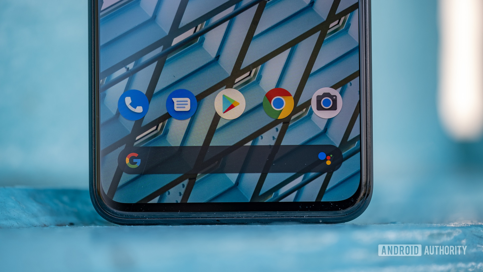 Google Pixel 4 XL bottom bezel and app dock 10