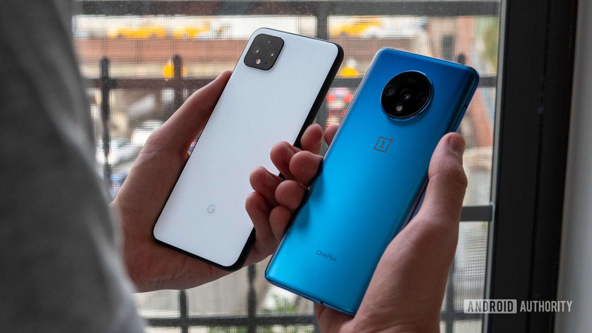 Google Pixel 4 XL vs OnePlus 7T design in hand